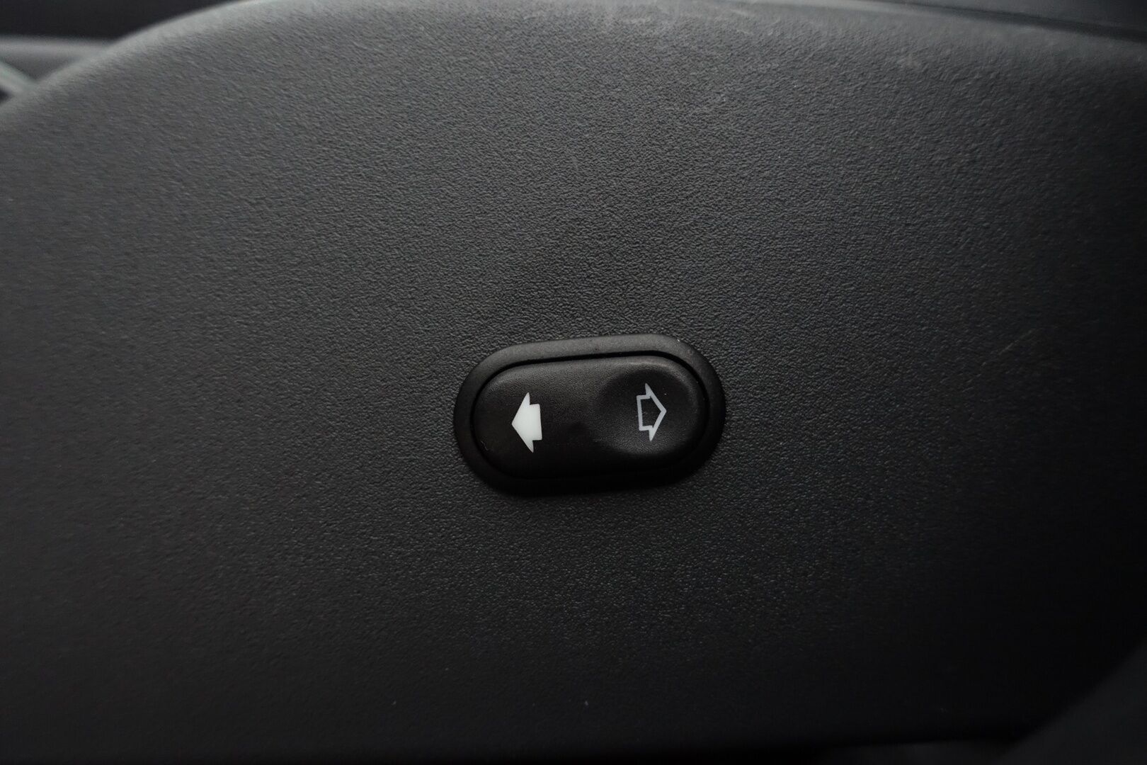 Volvo XC60 2017 D4 Momentum - | Webasto | ACC | BLIS | Koukku | Digimittaristo | Puolinahat | 2x renkaat ja vanteet |