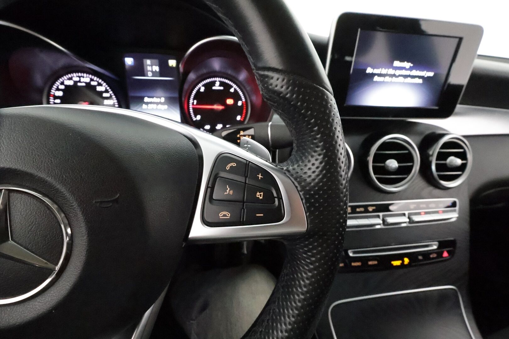 Mercedes-Benz GLC 2018 220 d 4Matic A Premium Business **AMG-sisäpaketti / ILS LED / Sporttipenkit / Navi / Katveavustin / P.tutkat**