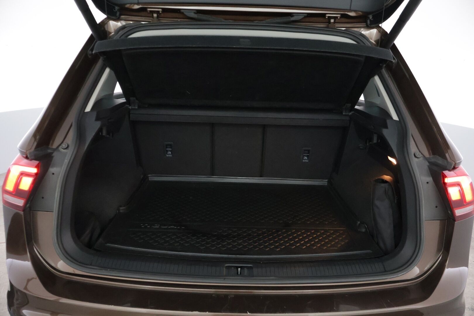 Volkswagen Tiguan 2017 Comfortline 1,4 TSI 4MOTION DSG - Adapt. Vakkari / Webasto / Siisti Väri / Juuri huollettu