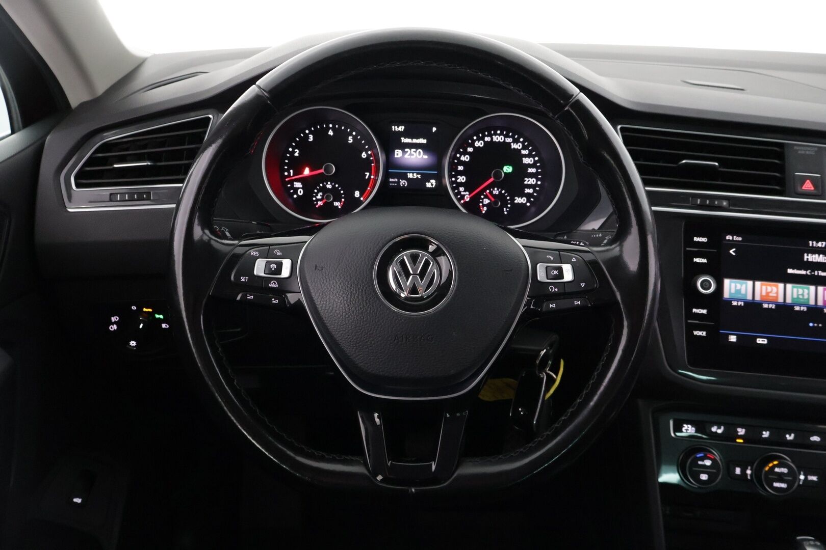Volkswagen Tiguan 2017 Comfortline 1,4 TSI 4MOTION DSG - Adapt. Vakkari / Webasto / Siisti Väri / Juuri huollettu