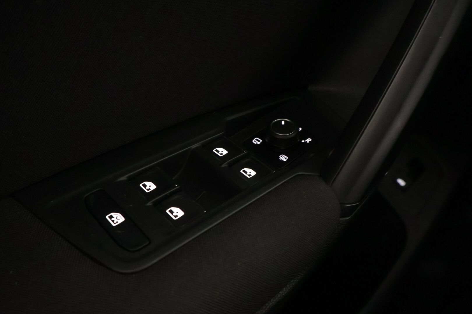 Volkswagen Tiguan 2017 Comfortline 1,4 TSI 4MOTION DSG - Adapt. Vakkari / Webasto / Siisti Väri / Juuri huollettu