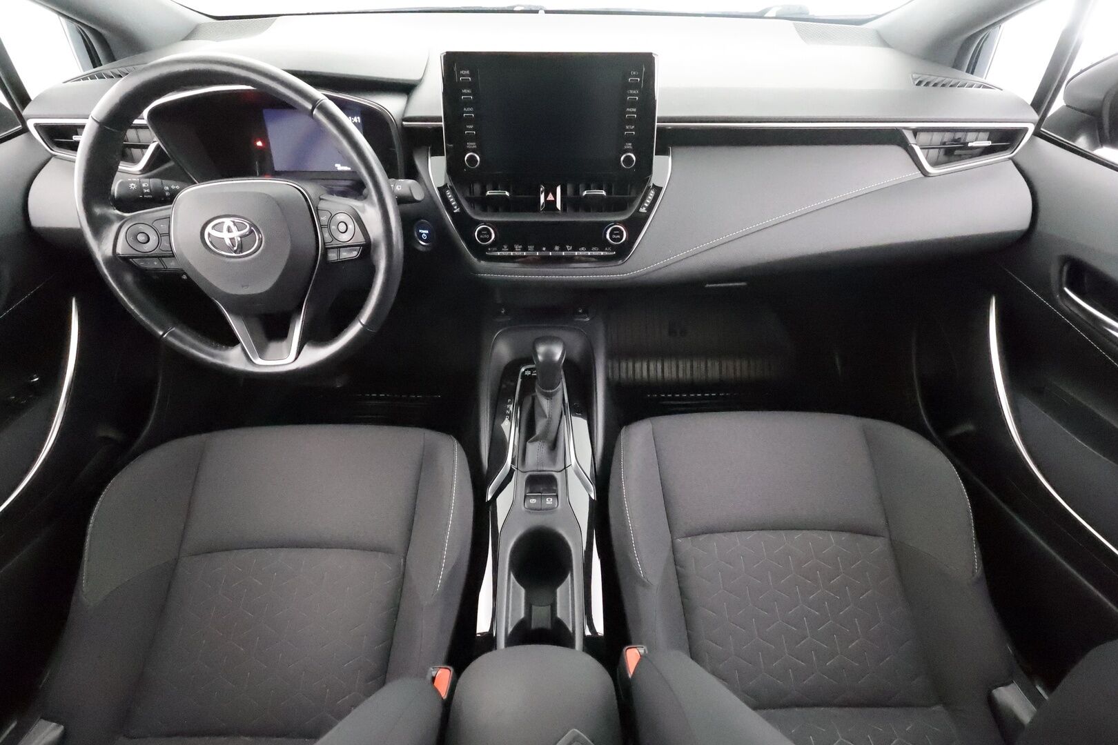 Toyota Corolla 2021 Hatchback 1,8 Hybrid Active Edition - | ACC | LED | P.kamera | Keyless | Navi | LTA | PCS | RSA | Lämm. ratti | Apple & Android | Merkkihuollettu | 2x renkaat aluin |