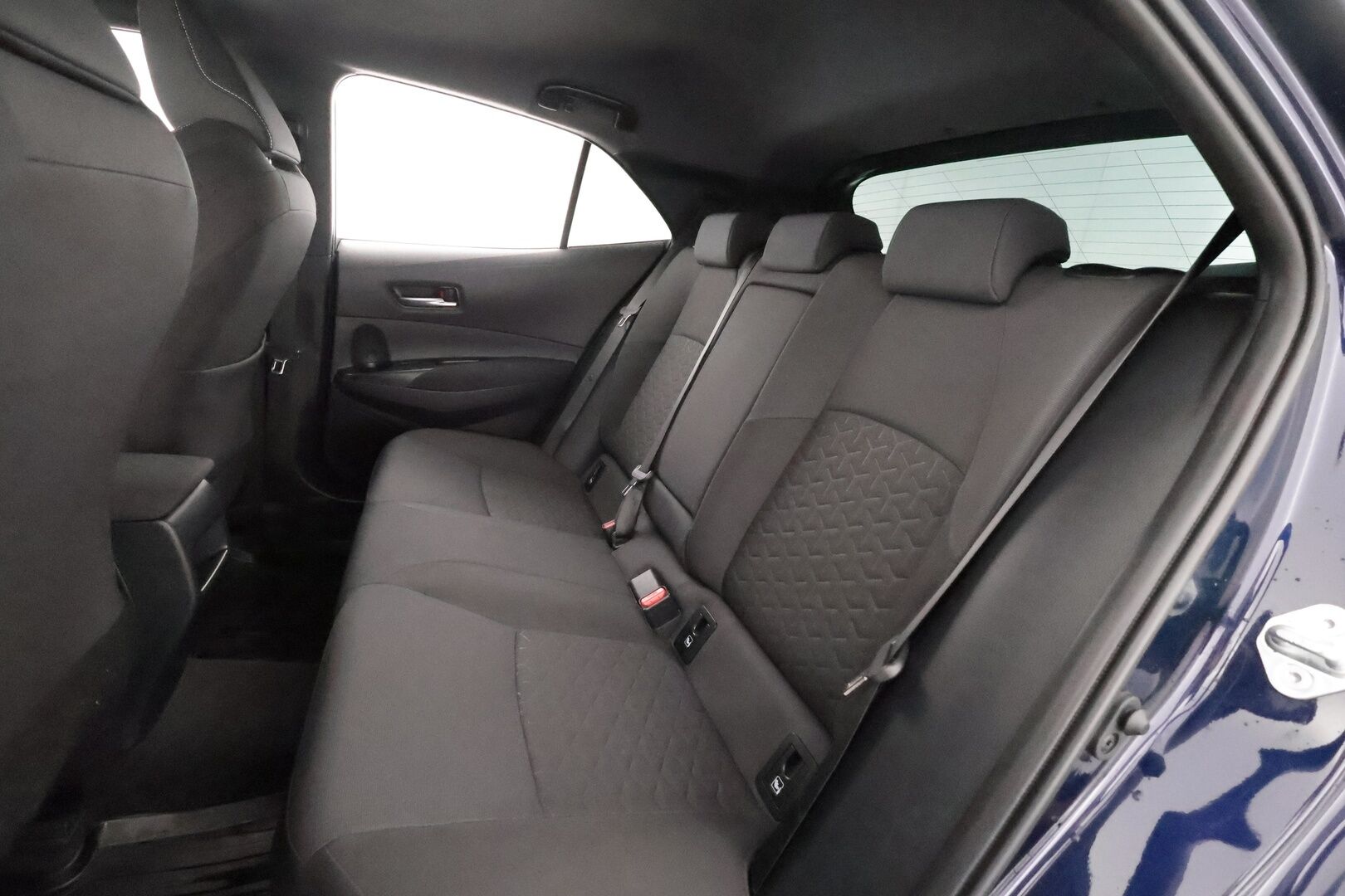 Toyota Corolla 2021 Hatchback 1,8 Hybrid Active Edition - | ACC | LED | P.kamera | Keyless | Navi | LTA | PCS | RSA | Lämm. ratti | Apple & Android | Merkkihuollettu | 2x renkaat aluin |