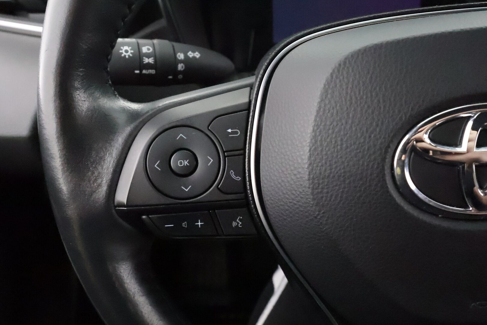 Toyota Corolla 2021 Hatchback 1,8 Hybrid Active Edition - | ACC | LED | P.kamera | Keyless | Navi | LTA | PCS | RSA | Lämm. ratti | Apple & Android | Merkkihuollettu | 2x renkaat aluin |