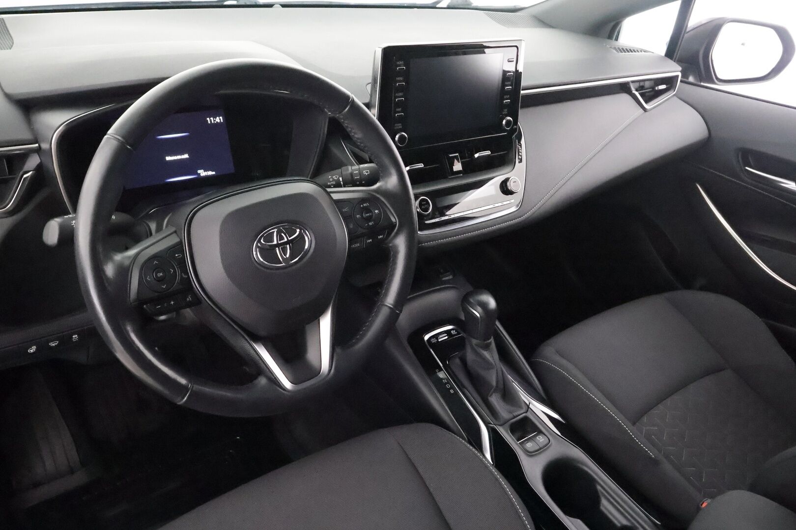 Toyota Corolla 2021 Hatchback 1,8 Hybrid Active Edition - | ACC | LED | P.kamera | Keyless | Navi | LTA | PCS | RSA | Lämm. ratti | Apple & Android | Merkkihuollettu | 2x renkaat aluin |