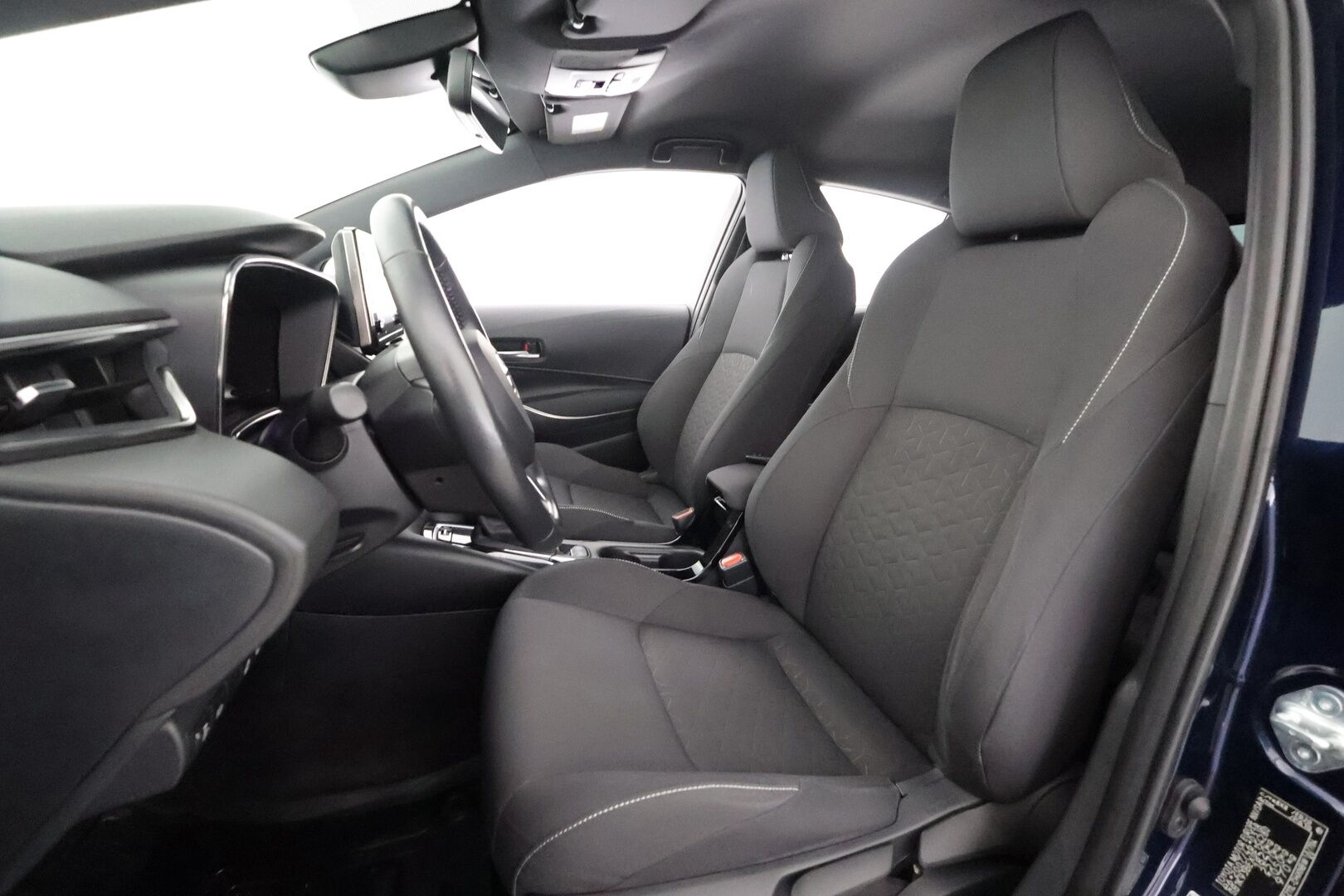 Toyota Corolla 2021 Hatchback 1,8 Hybrid Active Edition - | ACC | LED | P.kamera | Keyless | Navi | LTA | PCS | RSA | Lämm. ratti | Apple & Android | Merkkihuollettu | 2x renkaat aluin |
