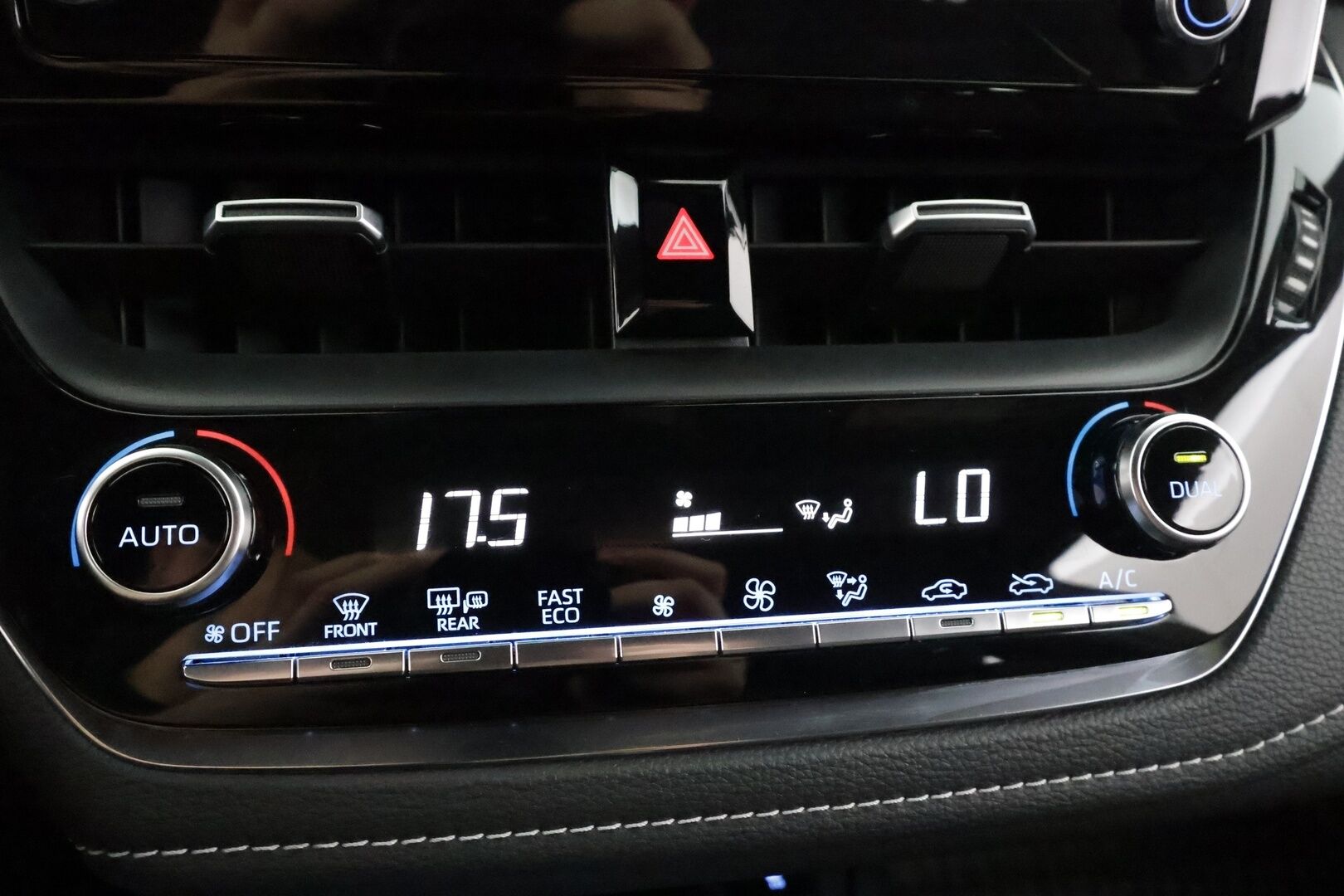 Toyota Corolla 2021 Hatchback 1,8 Hybrid Active Edition - | ACC | LED | P.kamera | Keyless | Navi | LTA | PCS | RSA | Lämm. ratti | Apple & Android | Merkkihuollettu | 2x renkaat aluin |