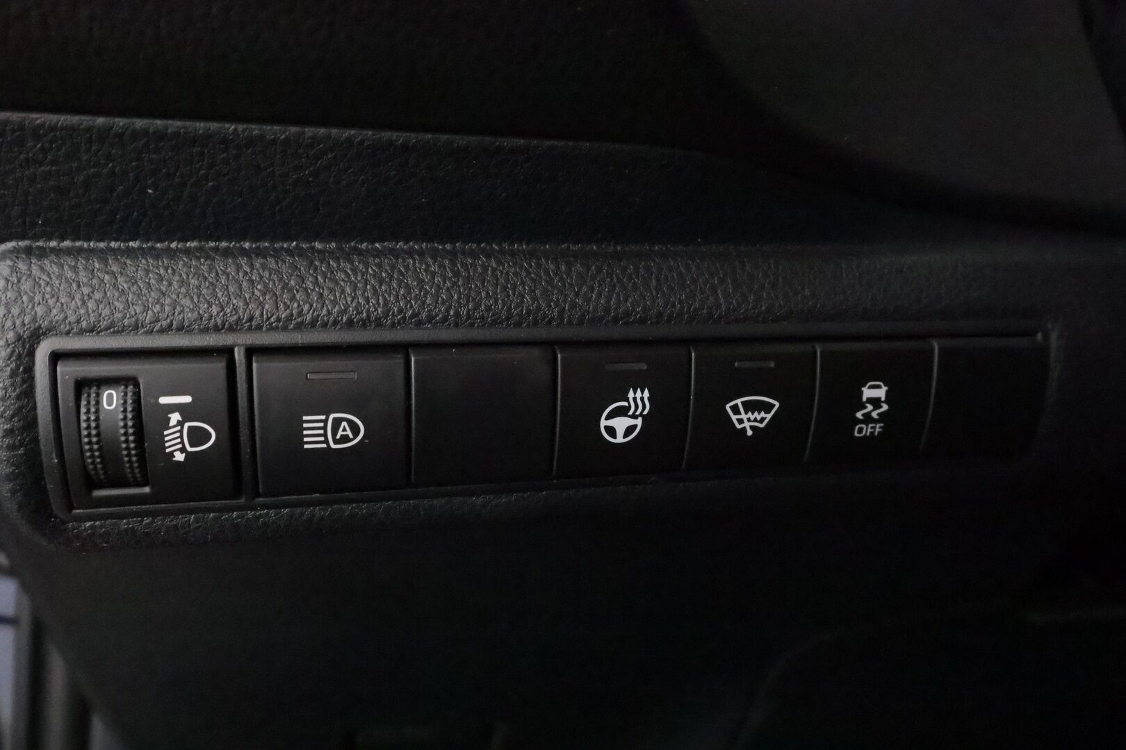 Toyota Corolla 2021 Hatchback 1,8 Hybrid Active Edition - | ACC | LED | P.kamera | Keyless | Navi | LTA | PCS | RSA | Lämm. ratti | Apple & Android | Merkkihuollettu | 2x renkaat aluin |