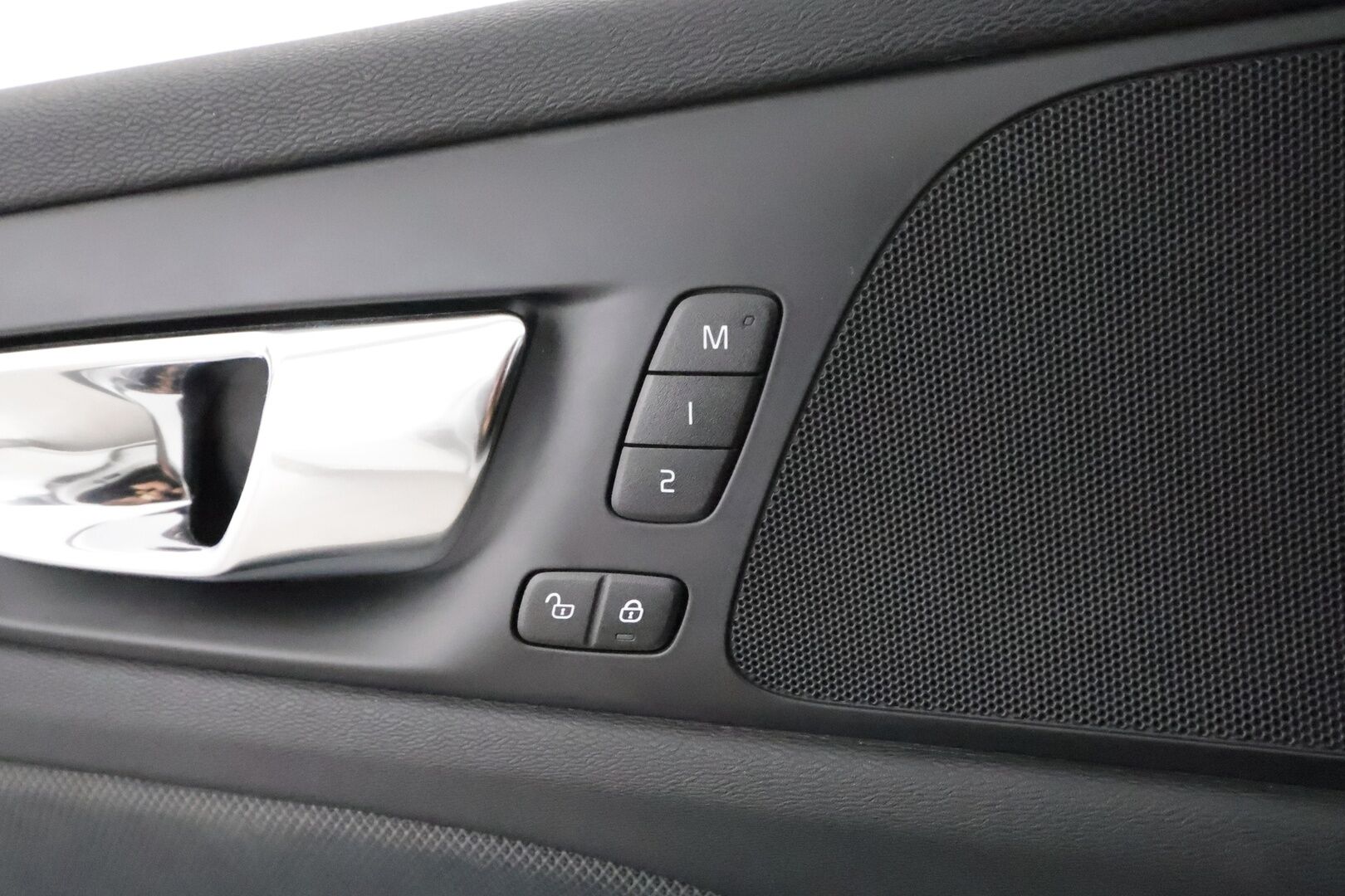 Volvo V60 2021 T6 TwE AWD Business R-Design aut **Adapt.vakkari / Muistipenkki / P.kamera / KeylessGo / BLIS / Webasto** - 3,99 % KORKOTARJOUS TÄHÄN AUTOON - 1.Om Suomi-auto / Merkkihuollettu / Kahdet renkaat aluvanteilla / Penkinlämmittimet takana / Sporttipenkit 
