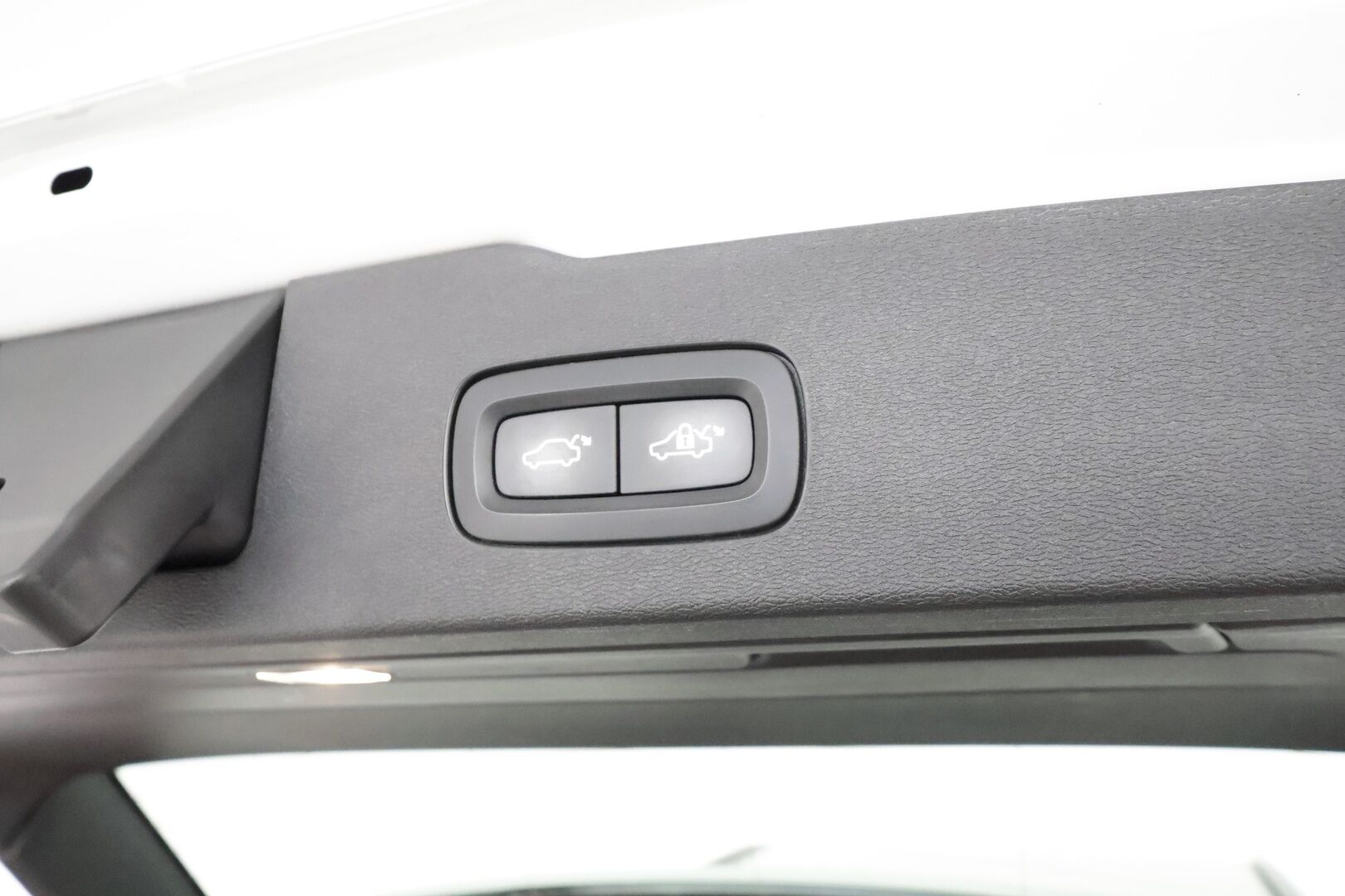 Volvo V60 2021 T6 TwE AWD Business R-Design aut **Adapt.vakkari / Muistipenkki / P.kamera / KeylessGo / BLIS / Webasto** - 3,99 % KORKOTARJOUS TÄHÄN AUTOON - 1.Om Suomi-auto / Merkkihuollettu / Kahdet renkaat aluvanteilla / Penkinlämmittimet takana / Sporttipenkit 