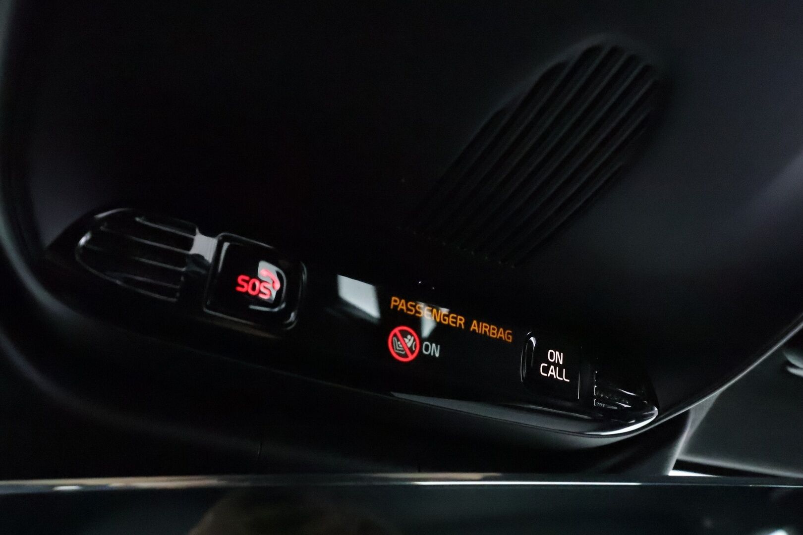 Volvo V60 2021 T6 TwE AWD Business R-Design aut **Adapt.vakkari / Muistipenkki / P.kamera / KeylessGo / BLIS / Webasto** - 3,99 % KORKOTARJOUS TÄHÄN AUTOON - 1.Om Suomi-auto / Merkkihuollettu / Kahdet renkaat aluvanteilla / Penkinlämmittimet takana / Sporttipenkit 