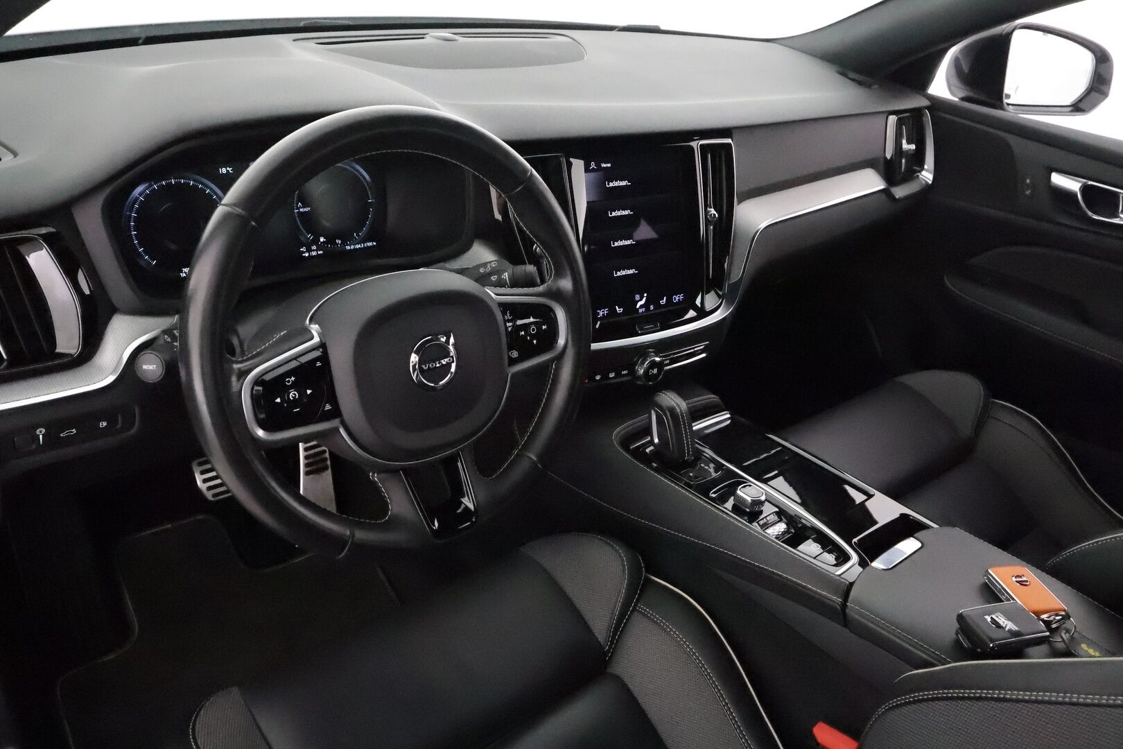 Volvo V60 2021 T6 TwE AWD Business R-Design aut **Adapt.vakkari / Muistipenkki / P.kamera / KeylessGo / BLIS / Webasto** - 3,99 % KORKOTARJOUS TÄHÄN AUTOON - 1.Om Suomi-auto / Merkkihuollettu / Kahdet renkaat aluvanteilla / Penkinlämmittimet takana / Sporttipenkit 