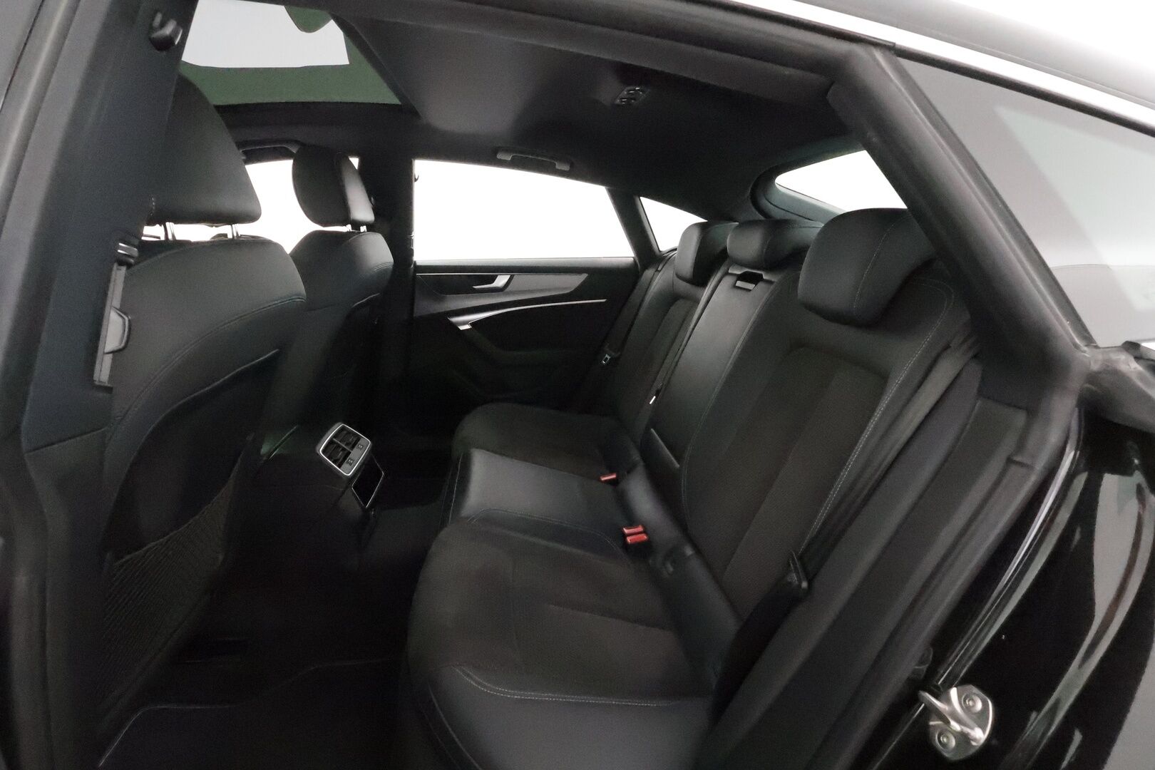 Audi A7 2021 Business Sport S-Line 50 TFSI e quattro S tronic *Panorama / Matrix LED / P.kamera / Digimittaristo / Navi / Vakkari* - 3,99 % KORKOTARJOUS TÄHÄN AUTOON 28.9. ASTI! - 1.Om Suomi-auto / Akku kuntotarkastettettu / Kahdet renkaat aluvanteilla / Merkkihuollettu / Nahka-Alcantara / Sporttipenkit