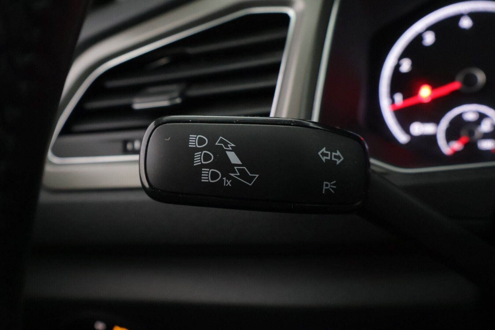 Volkswagen T-Roc 2021 Style 1,5 TSI EVO 110 kW DSG-automaatti *Webasto / Adapt.vakkari / Koukku / LaneAssist / LED / AppConnect / Ratinlämmitys* - *2-omisteinen Suomi-auto / Hyvin varusteltu*