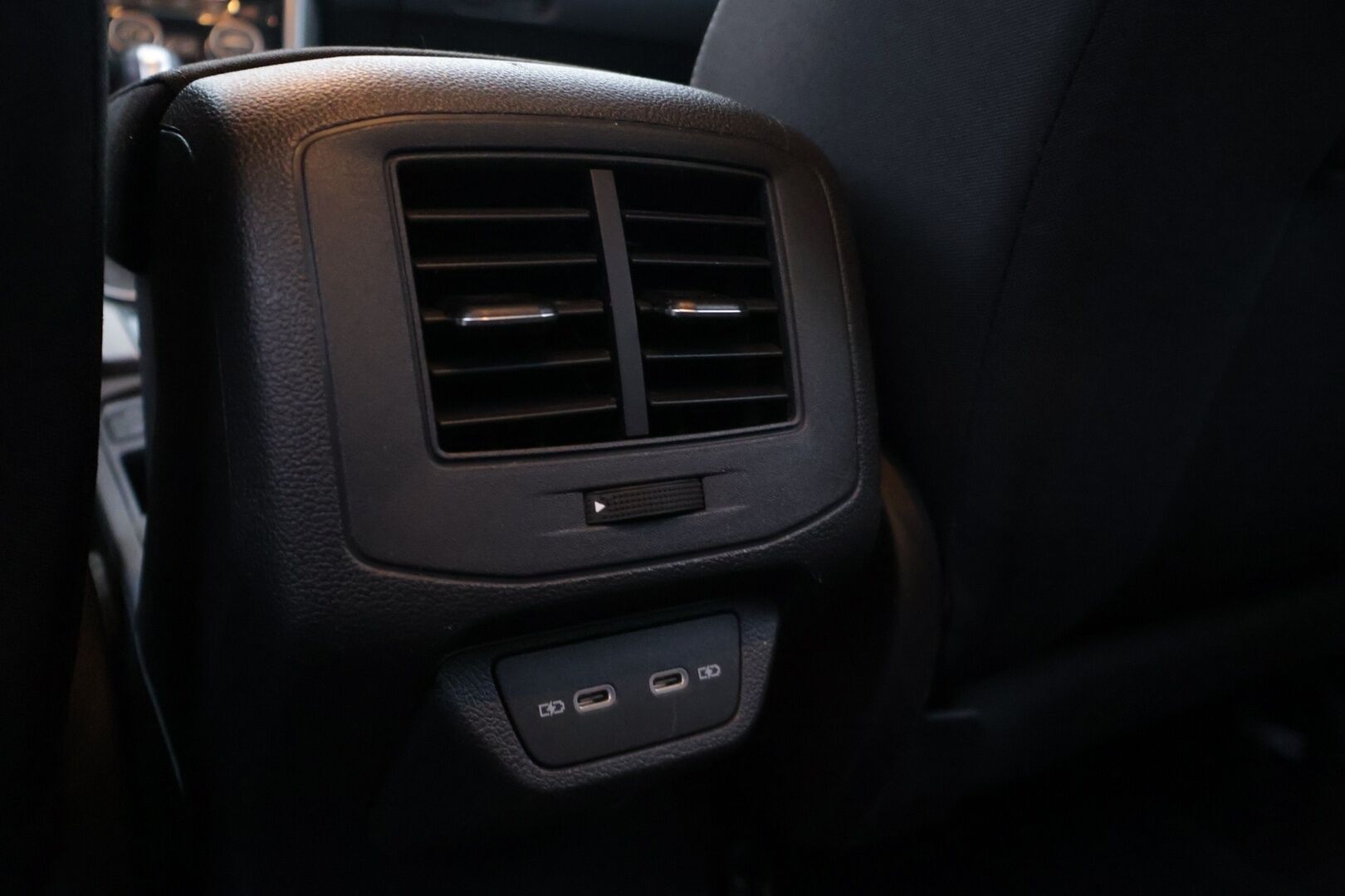 Volkswagen T-Roc 2020 Style 1,5 TSI EVO 110 kW DSG-automaatti ** Webasto / Adapt.vak / Koukku / LaneAssist / LED / AppConnect / Ratinlämmitys* - 2-omisteinen Suomi-auto / hyvin varusteltu! - HULLUT VÄLIPÄIVÄT KORKOTARJOUS 2,49%