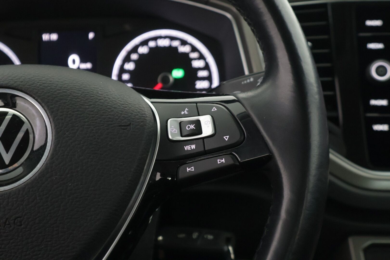 Volkswagen T-Roc 2021 Style 1,5 TSI EVO 110 kW DSG-automaatti *Webasto / Adapt.vakkari / Koukku / LaneAssist / LED / AppConnect / Ratinlämmitys* - *2-omisteinen Suomi-auto / Hyvin varusteltu*