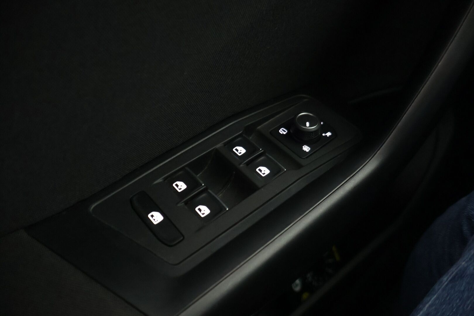 Volkswagen T-Roc 2020 Style 1,5 TSI EVO 110 kW DSG-automaatti ** Webasto / Adapt.vak / Koukku / LaneAssist / LED / AppConnect / Ratinlämmitys* - 2-omisteinen Suomi-auto / hyvin varusteltu! - HULLUT VÄLIPÄIVÄT KORKOTARJOUS 2,49%