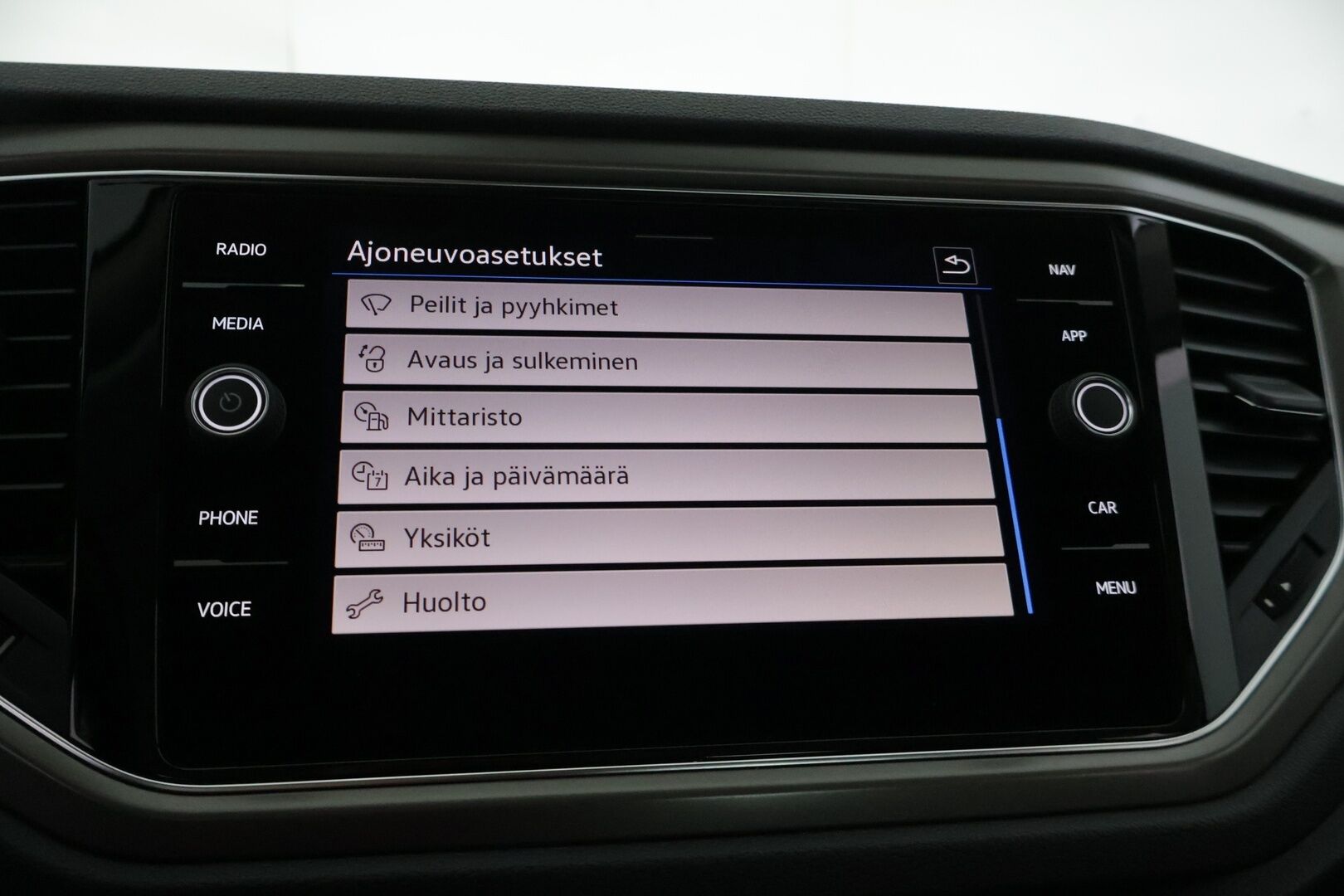 Volkswagen T-Roc 2020 Style 1,5 TSI EVO 110 kW DSG-automaatti ** Webasto / Adapt.vak / Koukku / LaneAssist / LED / AppConnect / Ratinlämmitys* - 2-omisteinen Suomi-auto / hyvin varusteltu! - HULLUT VÄLIPÄIVÄT KORKOTARJOUS 2,49%