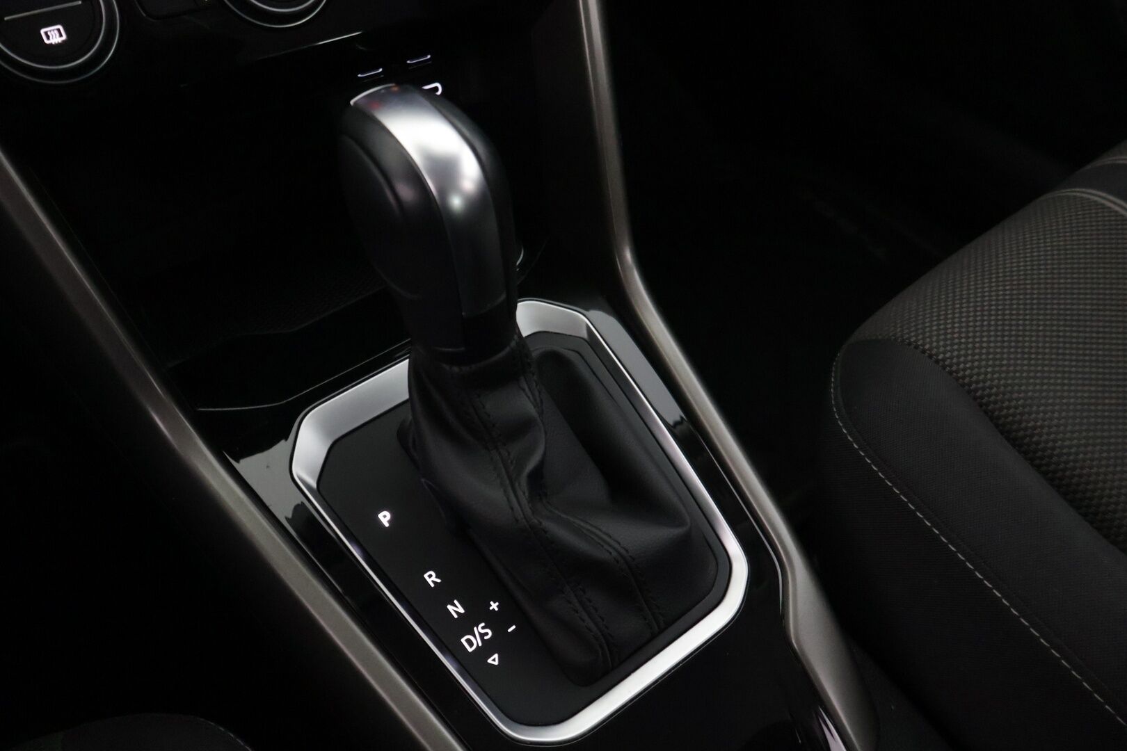 Volkswagen T-Roc 2020 Style 1,5 TSI EVO 110 kW DSG-automaatti ** Webasto / Adapt.vak / Koukku / LaneAssist / LED / AppConnect / Ratinlämmitys* - 2-omisteinen Suomi-auto / hyvin varusteltu! - HULLUT VÄLIPÄIVÄT KORKOTARJOUS 2,49%