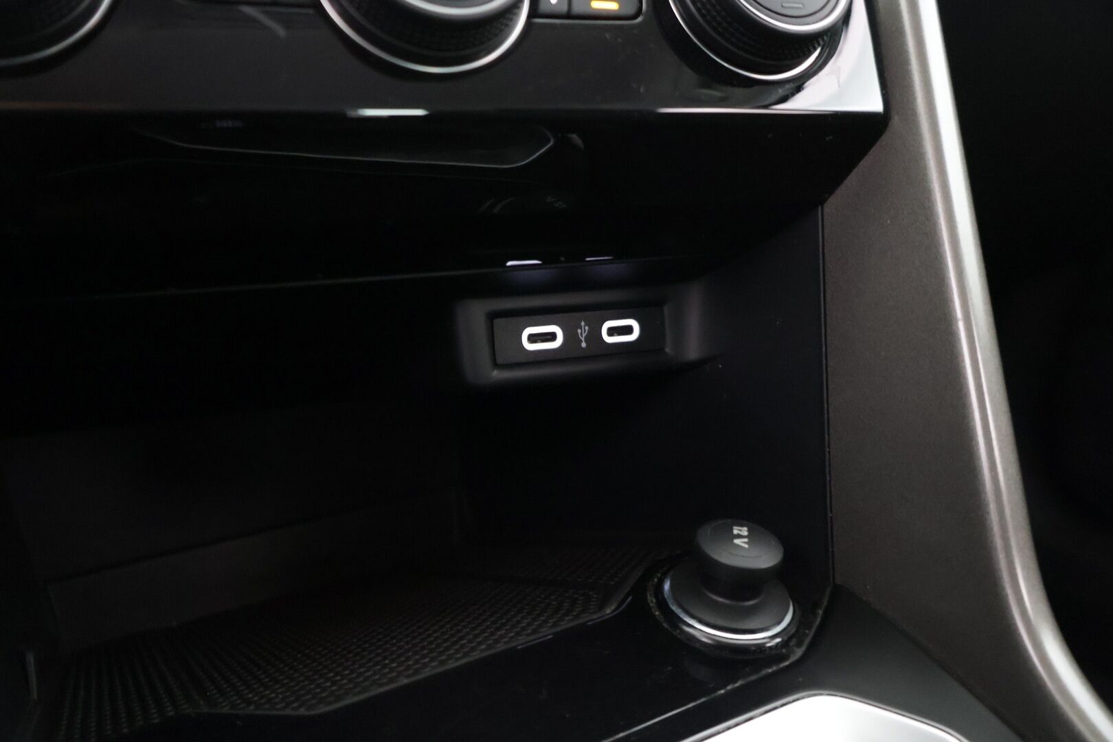 Volkswagen T-Roc 2021 Style 1,5 TSI EVO 110 kW DSG-automaatti *Webasto / Adapt.vakkari / Koukku / LaneAssist / LED / AppConnect / Ratinlämmitys* - *2-omisteinen Suomi-auto / Hyvin varusteltu*