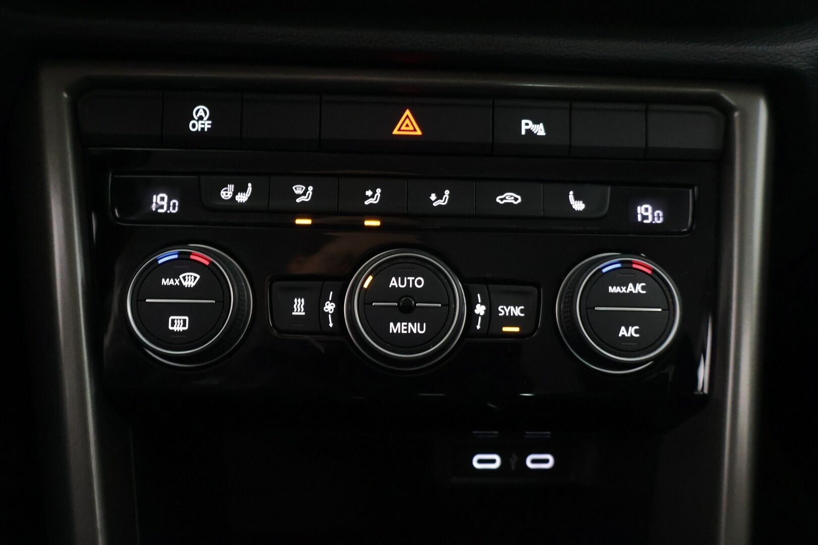 Volkswagen T-Roc 2020 Style 1,5 TSI EVO 110 kW DSG-automaatti ** Webasto / Adapt.vak / Koukku / LaneAssist / LED / AppConnect / Ratinlämmitys* - 2-omisteinen Suomi-auto / hyvin varusteltu! - HULLUT VÄLIPÄIVÄT KORKOTARJOUS 2,49%