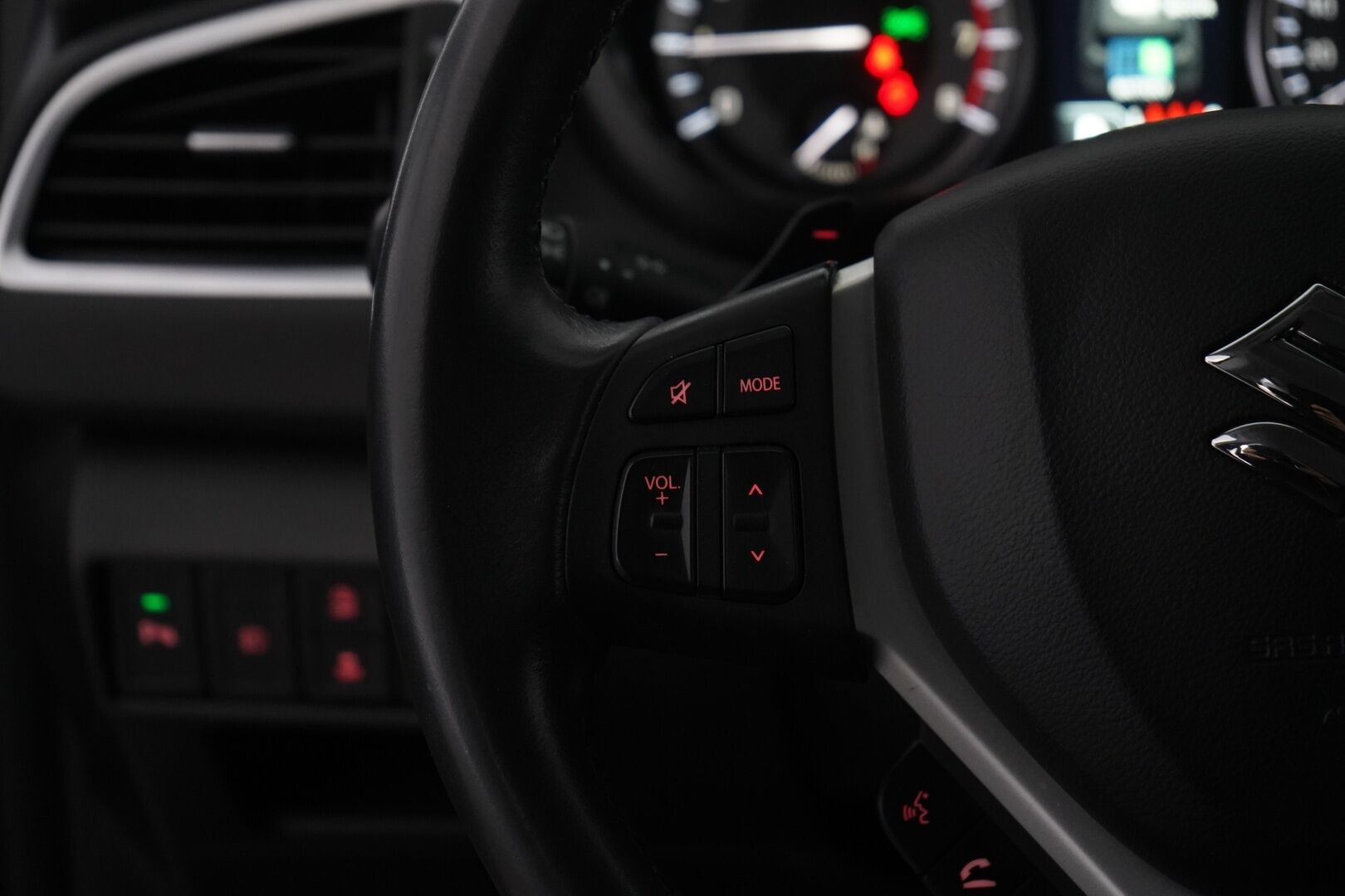 Suzuki S-Cross 2022 1.4 BOOSTERJET 4WD GL+ 6AT HYBRID *Acc / Koukku / Kamera / BLIS / Keyless / Lohko / Tutkat* - Suomi-Auto / Kahdet renkaat + Vanteet / Hyvät huollot - HULLUT BLACKWEEK JATKOT - KORKOTARJOUS 2,49%