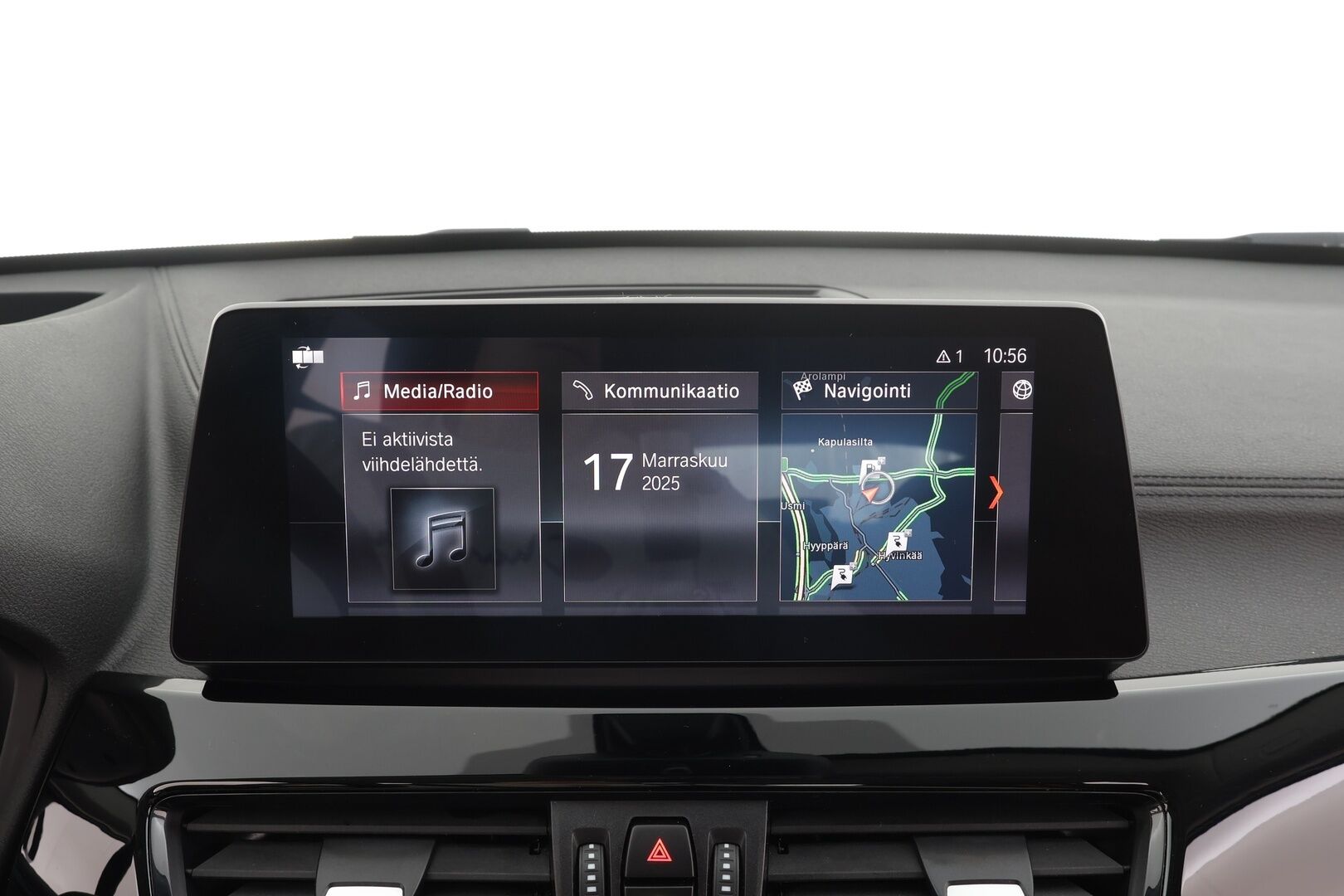 BMW X1 2021 F48 xDrive25e A Charged Edition Sport * LED / P.Kamera / Sportpenkit / HUD / Koukku / Navi / Vakkari * - 1-om Suomi-auto / Akku kuntotarkastettu SoH 88,6% / 2x Latauskaapelit / Kahdet renkaat / Merkkihuollettu!