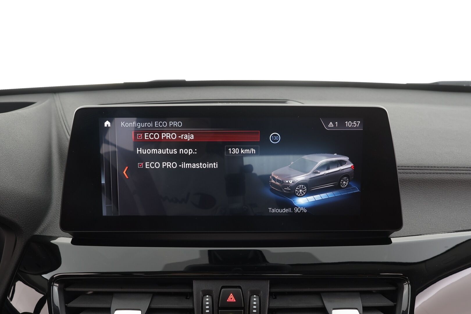 BMW X1 2021 F48 xDrive25e A Charged Edition Sport * LED / P.Kamera / Sportpenkit / HUD / Koukku / Navi / Vakkari * - 1-om Suomi-auto / Akku kuntotarkastettu SoH 88,6% / 2x Latauskaapelit / Kahdet renkaat / Merkkihuollettu!