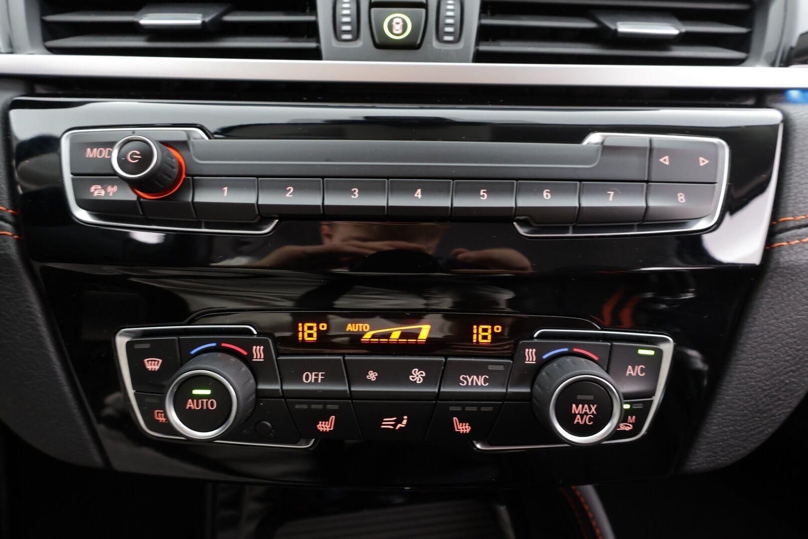 BMW X1 2021 F48 xDrive25e A Charged Edition Sport * LED / P.Kamera / Sportpenkit / HUD / Koukku / Navi / Vakkari * - 1-om Suomi-auto / Akku kuntotarkastettu SoH 88,6% / 2x Latauskaapelit / Kahdet renkaat / Merkkihuollettu!