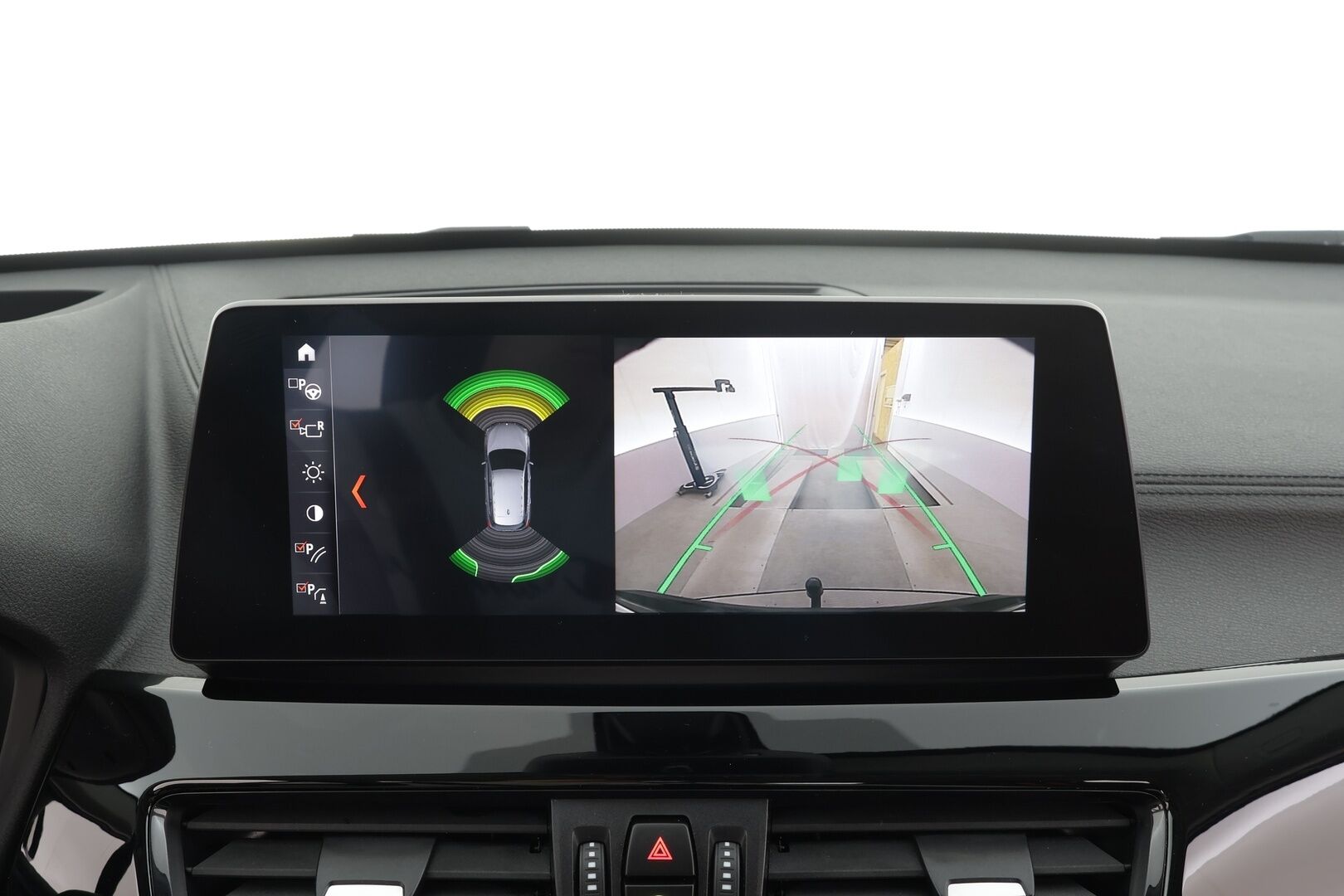 BMW X1 2021 F48 xDrive25e A Charged Edition Sport * LED / P.Kamera / Sportpenkit / HUD / Koukku / Navi / Vakkari * - 1-om Suomi-auto / Akku kuntotarkastettu SoH 88,6% / 2x Latauskaapelit / Kahdet renkaat / Merkkihuollettu!