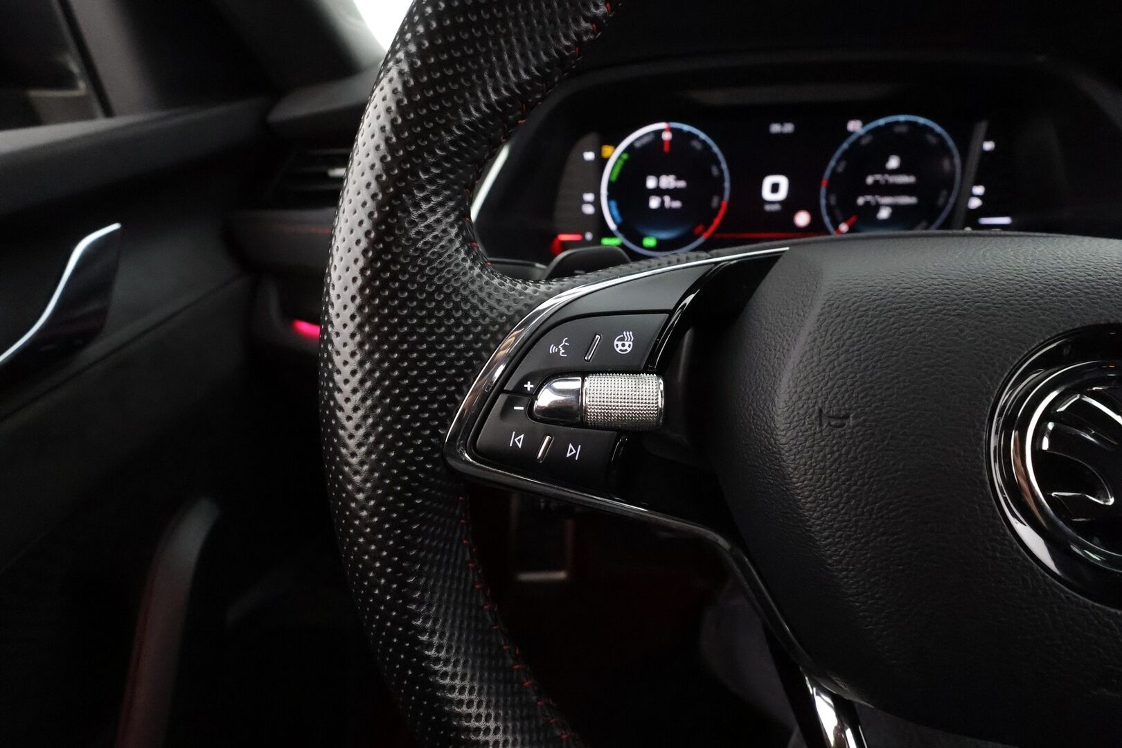 Skoda Octavia 2021 Combi 1,4 TSI PHEV RS iV DSG * ACC / Webasto / Matrix-LED / P.Kamera / Canton / Keyless / Apple&Andoird * - 1.Om Suomi-auto / Merkkihuollettu / Kahdet renkaat - HULLUT AVAJAISHULINAT KORKOTARJOUS 3,29 %