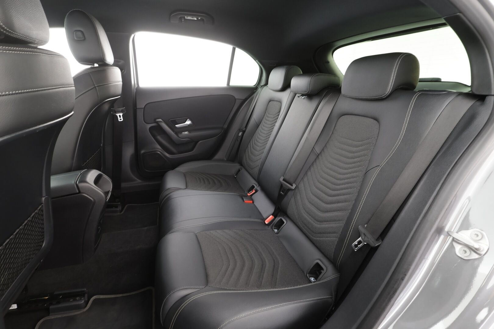 Mercedes-Benz A 2021 180 A Business Style - | Kaistavahti | P.Kamera | Lohko+Sisä | Puolinahat | Navi | LED | Digimittari | Vakkari |Suomi-auto | Kahdet renkaat aluvanteilla | Merkkihuollettu |
