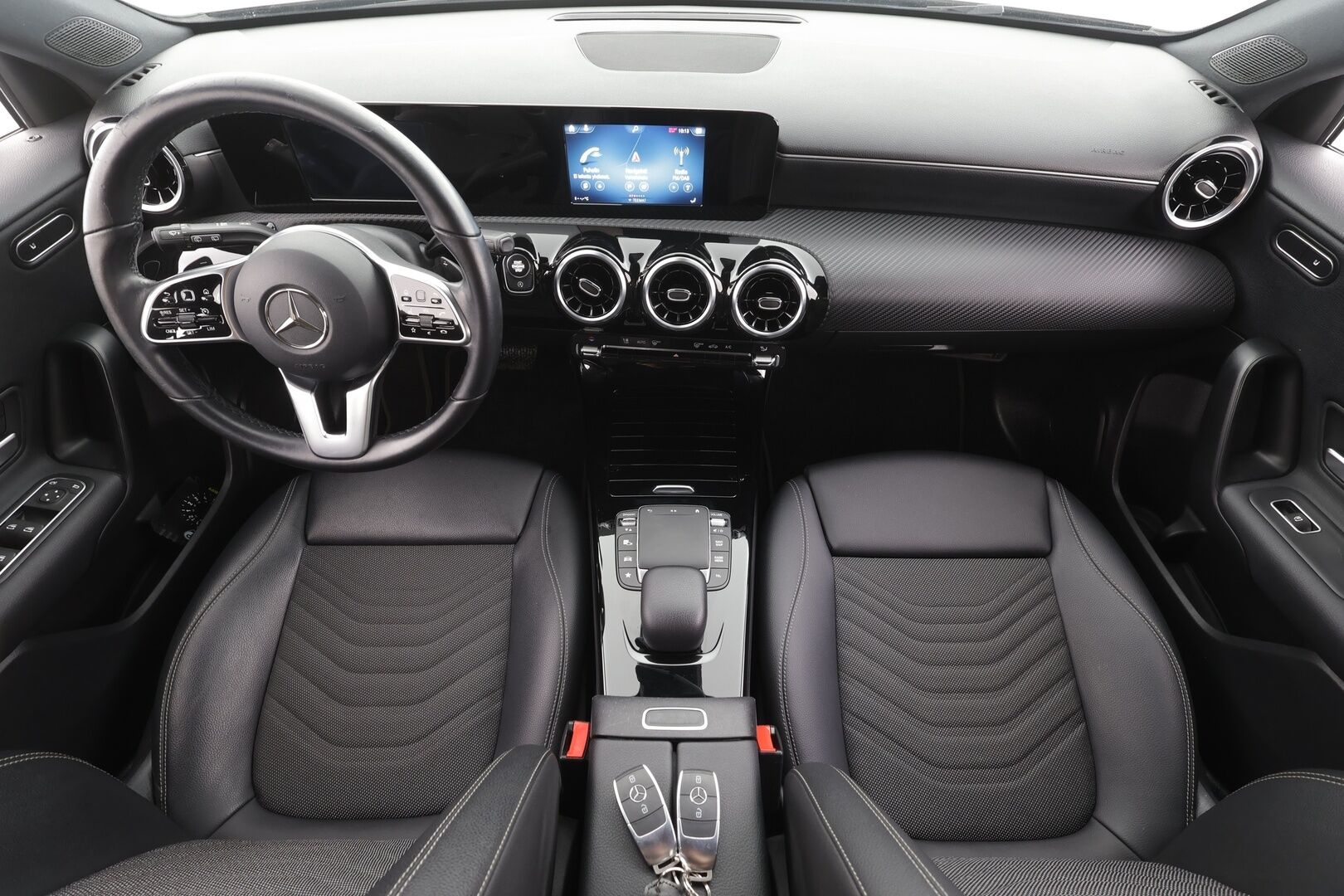 Mercedes-Benz A 2021 180 A Business Style - | Kaistavahti | P.Kamera | Lohko+Sisä | Puolinahat | Navi | LED | Digimittari | Vakkari |Suomi-auto | Kahdet renkaat aluvanteilla | Merkkihuollettu |
