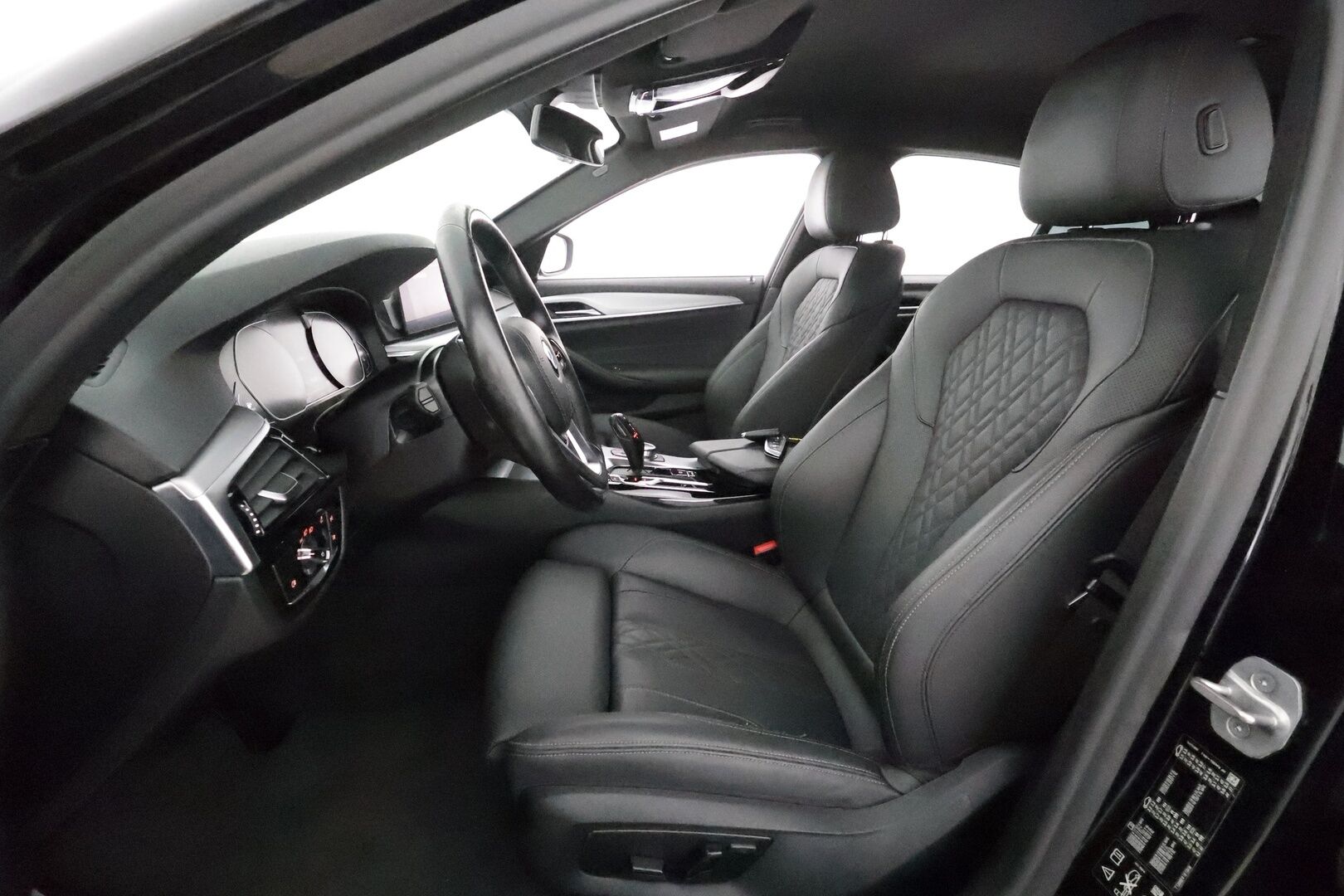 BMW 520 2021 G30 Sedan 520d A xDrive MHEV * Vakkari / P.tutkat / LED / Navi / Sporttinahat * - Suomi-auto / Kahdet renkaat aluvanteilla