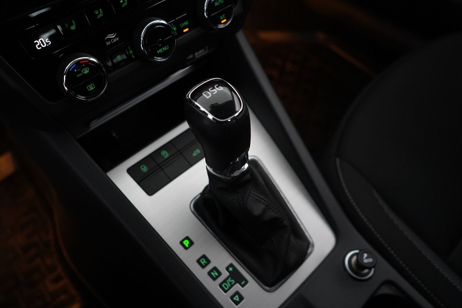 Skoda Octavia 2019 Combi 1,5 TSI G-TEC Ambition DSG Autom * Webasto / Koukku / Vakkari / Sähköinen takaluukku / Tutka * - Juuri katsastettu / Kahdet Skodan alut / Viimeisin huolto 5 / 25