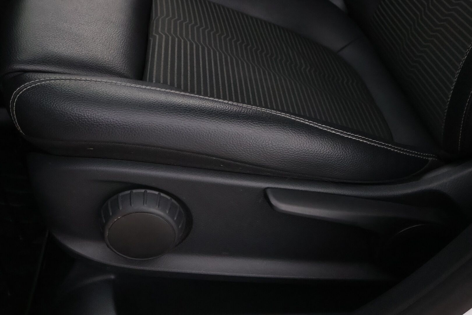 Mercedes-Benz B 2019 180 Progressive - Widescreen / Peruutuskamera / Vakkari / Puolinahkasisusta / LED High Performance / Comand Navi / Juuri tullut Tampereelle!