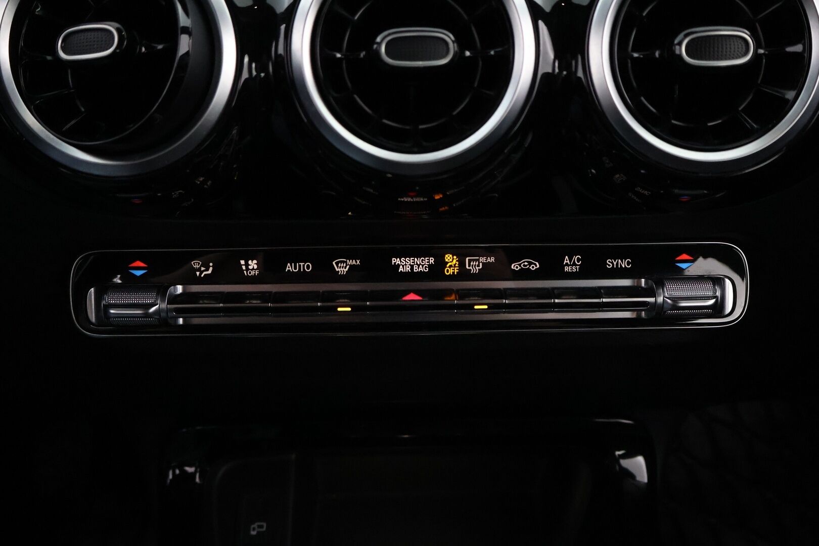 Mercedes-Benz B 2019 180 Progressive - Widescreen / Peruutuskamera / Vakkari / Puolinahkasisusta / LED High Performance / Comand Navi / Juuri tullut Tampereelle!