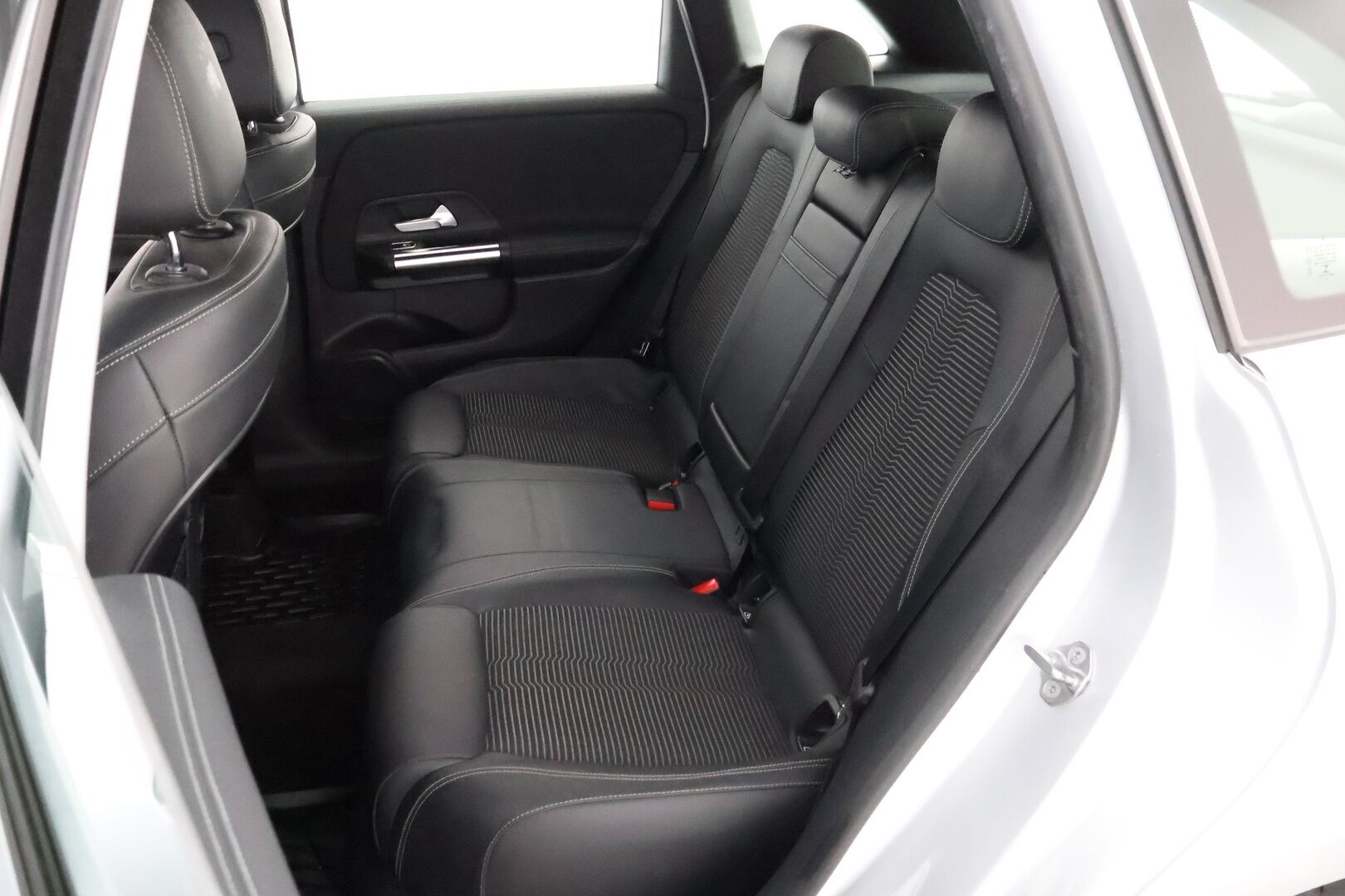 Mercedes-Benz B 2019 180 Progressive - Widescreen / Peruutuskamera / Vakkari / Puolinahkasisusta / LED High Performance / Comand Navi / Juuri tullut Tampereelle!