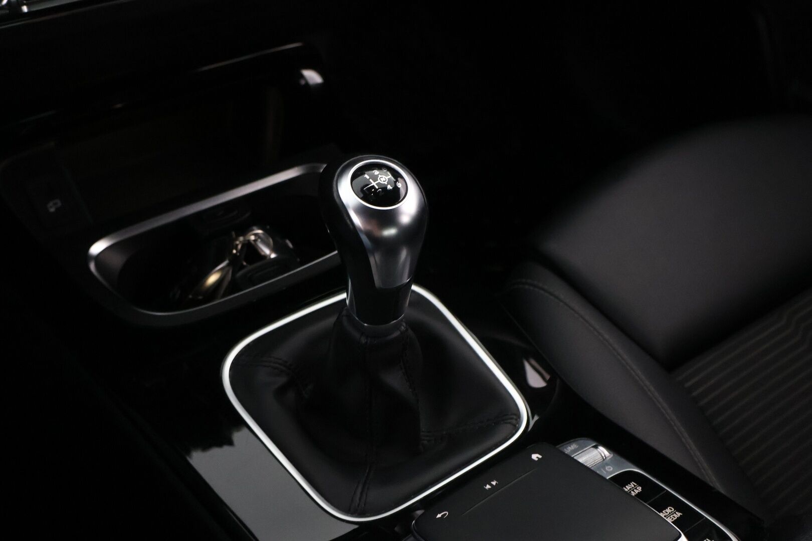 Mercedes-Benz B 2019 180 Progressive - Widescreen / Peruutuskamera / Vakkari / Puolinahkasisusta / LED High Performance / Comand Navi / Juuri tullut Tampereelle!