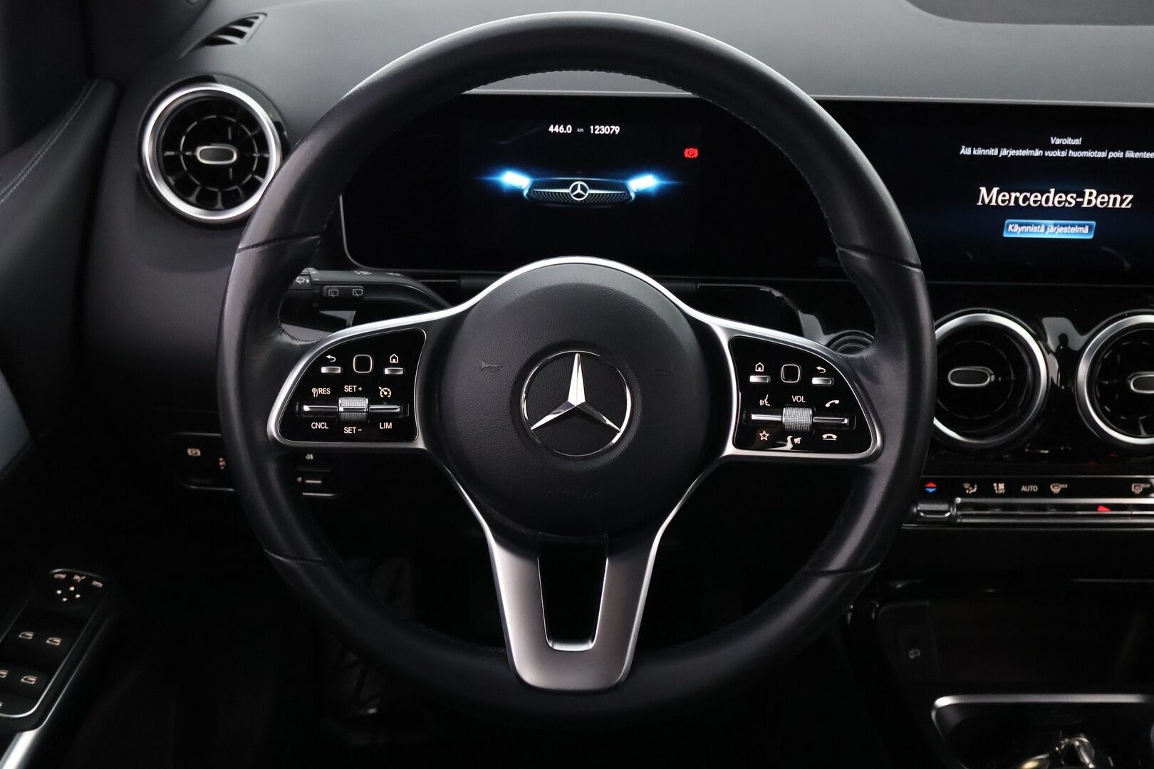 Mercedes-Benz B 2019 180 Progressive - Widescreen / Peruutuskamera / Vakkari / Puolinahkasisusta / LED High Performance / Comand Navi / Juuri tullut Tampereelle!