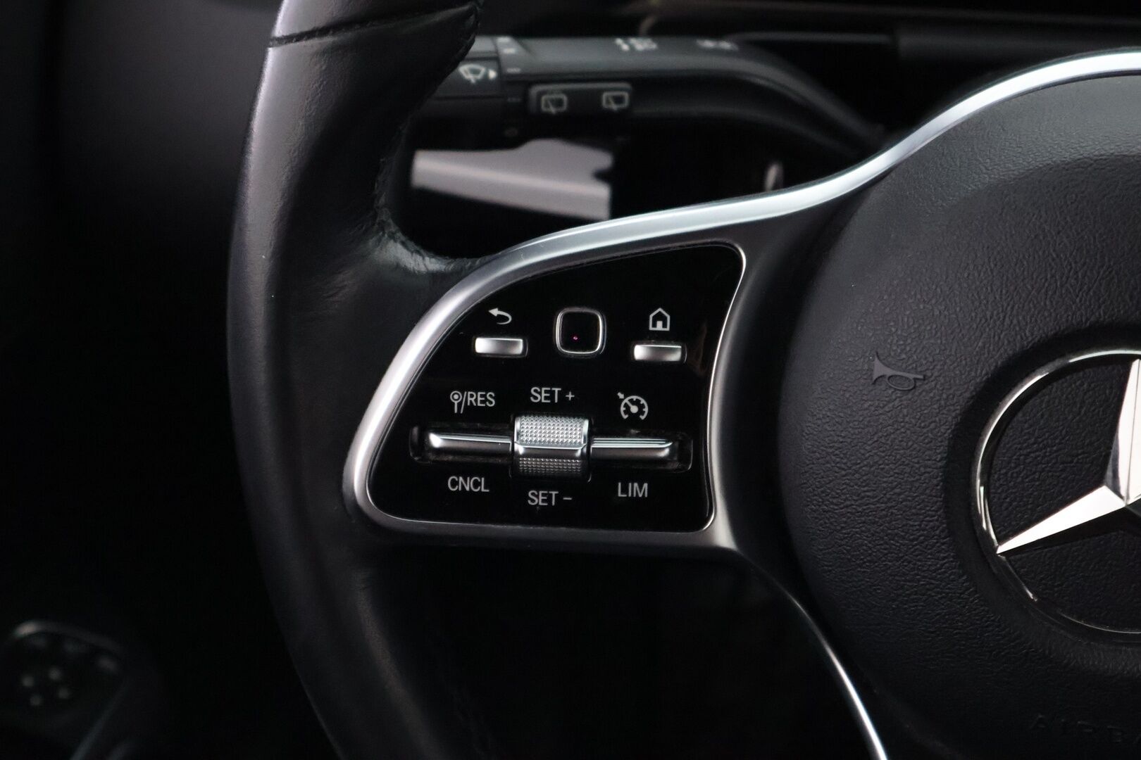 Mercedes-Benz B 2019 180 Progressive - Widescreen / Peruutuskamera / Vakkari / Puolinahkasisusta / LED High Performance / Comand Navi / Juuri tullut Tampereelle!