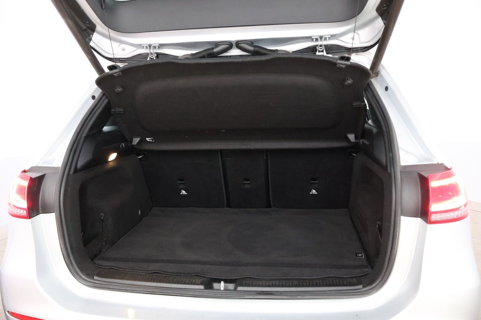 Mercedes-Benz B 2019 180 Progressive - Widescreen / Peruutuskamera / Vakkari / Puolinahkasisusta / LED High Performance / Comand Navi / Juuri tullut Tampereelle!