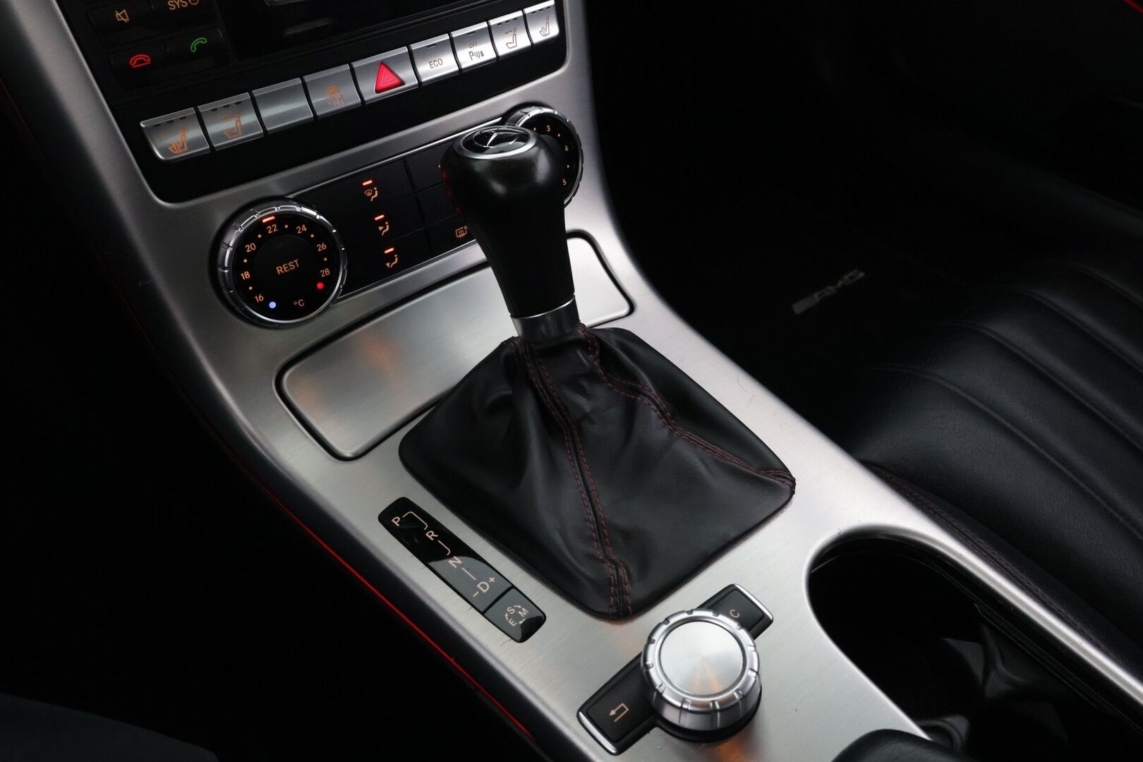 Mercedes-Benz SLK 2011 200 BE A AMG - | Nahkasisusta | P-Tutkat | Airscarf | Lasikatto | 2x Renkaat | Juuri Huollettu | Facelift | - KORKO VAIN 3,99 %
