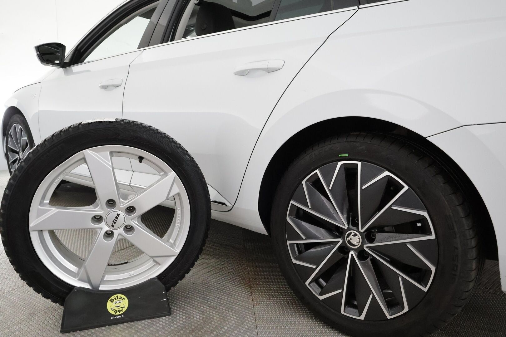 Skoda Superb 2021 Combi 1,4TSI PHEV L&K iV DSG **Webasto / Canton / Panorama / ACC / Matrix-LED / 360° / Ilmastoitu&Hierova Muistipenkki** - 1-om Suomi-auto / 2x Latauskaapelit / Kahdet Renkaat / Merkkihuollettu!