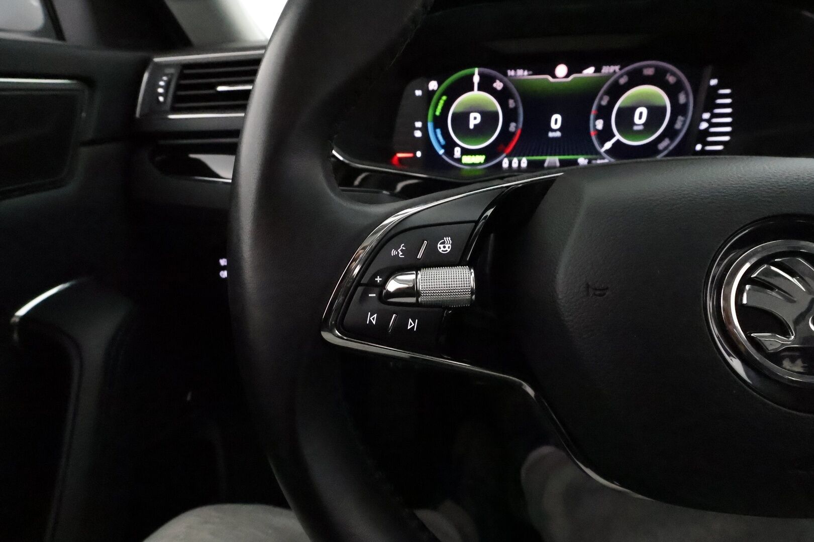 Skoda Superb 2021 Combi 1,4TSI PHEV L&K iV DSG **Webasto / Canton / Panorama / ACC / Matrix-LED / 360° / Ilmastoitu&Hierova Muistipenkki** - 1-om Suomi-auto / 2x Latauskaapelit / Kahdet Renkaat / Merkkihuollettu!