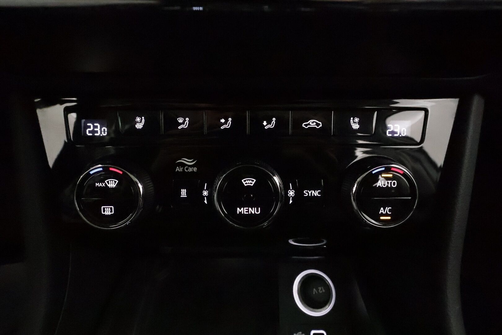 Skoda Superb 2021 Combi 1,4TSI PHEV L&K iV DSG **Webasto / Canton / Panorama / ACC / Matrix-LED / 360° / Ilmastoitu&Hierova Muistipenkki** - 1-om Suomi-auto / 2x Latauskaapelit / Kahdet Renkaat / Merkkihuollettu!