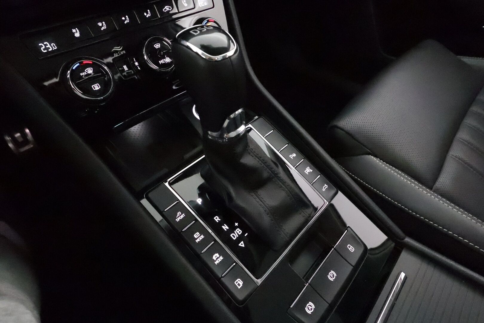 Skoda Superb 2021 Combi 1,4TSI PHEV L&K iV DSG **Webasto / Canton / Panorama / ACC / Matrix-LED / 360° / Ilmastoitu&Hierova Muistipenkki** - 1-om Suomi-auto / 2x Latauskaapelit / Kahdet Renkaat / Merkkihuollettu!