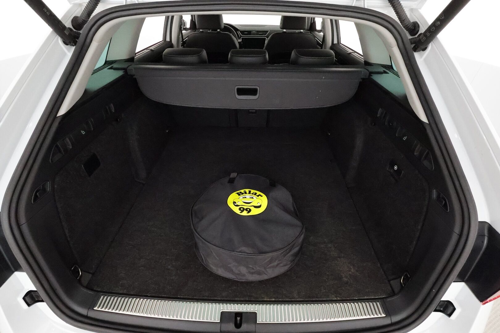 Skoda Superb 2021 Combi 1,4TSI PHEV L&K iV DSG **Webasto / Canton / Panorama / ACC / Matrix-LED / 360° / Ilmastoitu&Hierova Muistipenkki** - 1-om Suomi-auto / 2x Latauskaapelit / Kahdet Renkaat / Merkkihuollettu!