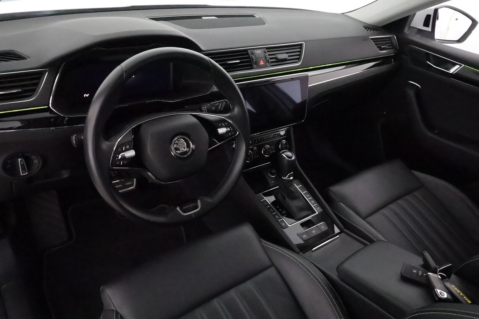Skoda Superb 2021 Combi 1,4TSI PHEV L&K iV DSG **Webasto / Canton / Panorama / ACC / Matrix-LED / 360° / Ilmastoitu&Hierova Muistipenkki** - 1-om Suomi-auto / 2x Latauskaapelit / Kahdet Renkaat / Merkkihuollettu!