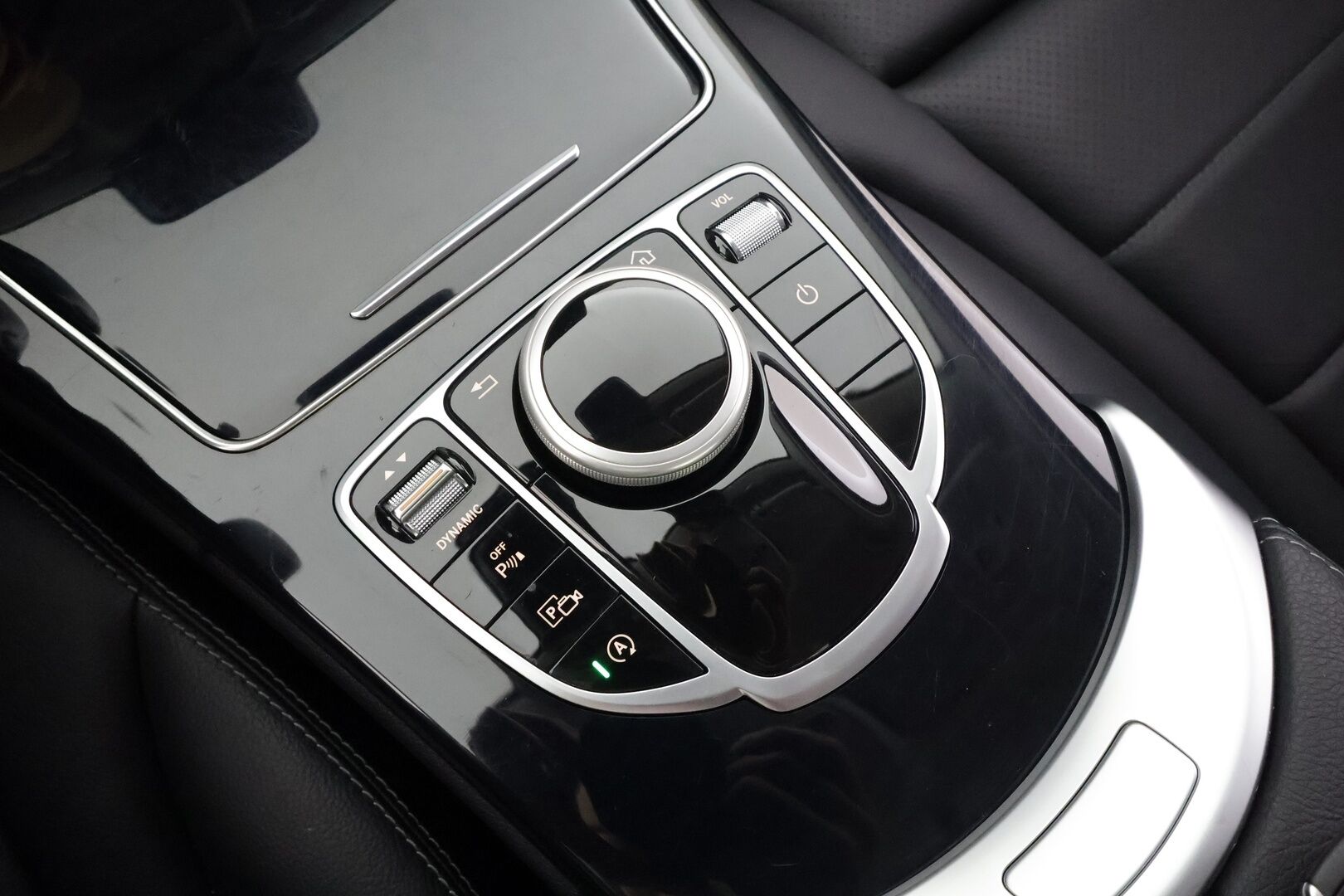 Mercedes-Benz C 2021 180 A Star Edition * Distronic Pro / Multibeam / P.kamera / Lohko+Sisä / Sporttinahat / Navi * - 1.Om Suomi-auto / Kahdet renkaat aluvanteilla